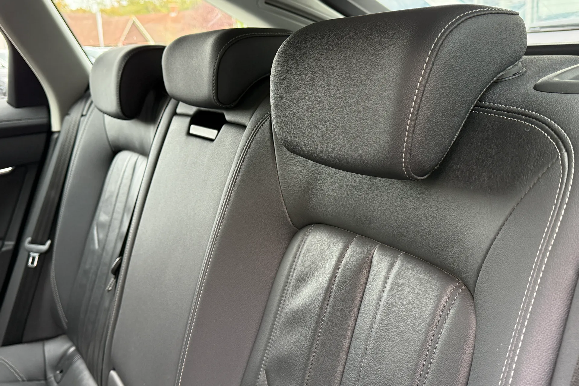 Audi A6 thumbnail image number 35