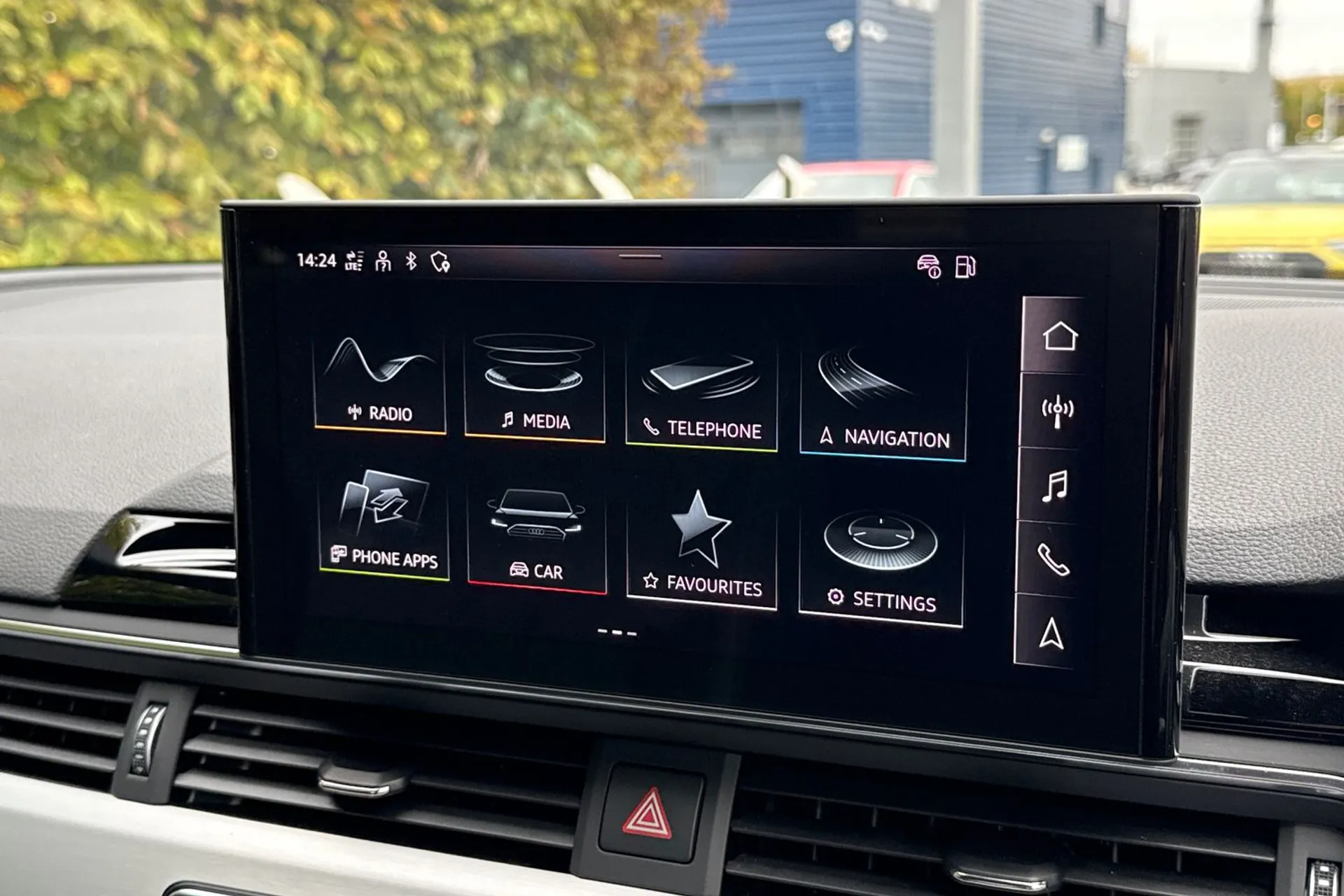 Audi A4 thumbnail image number 24