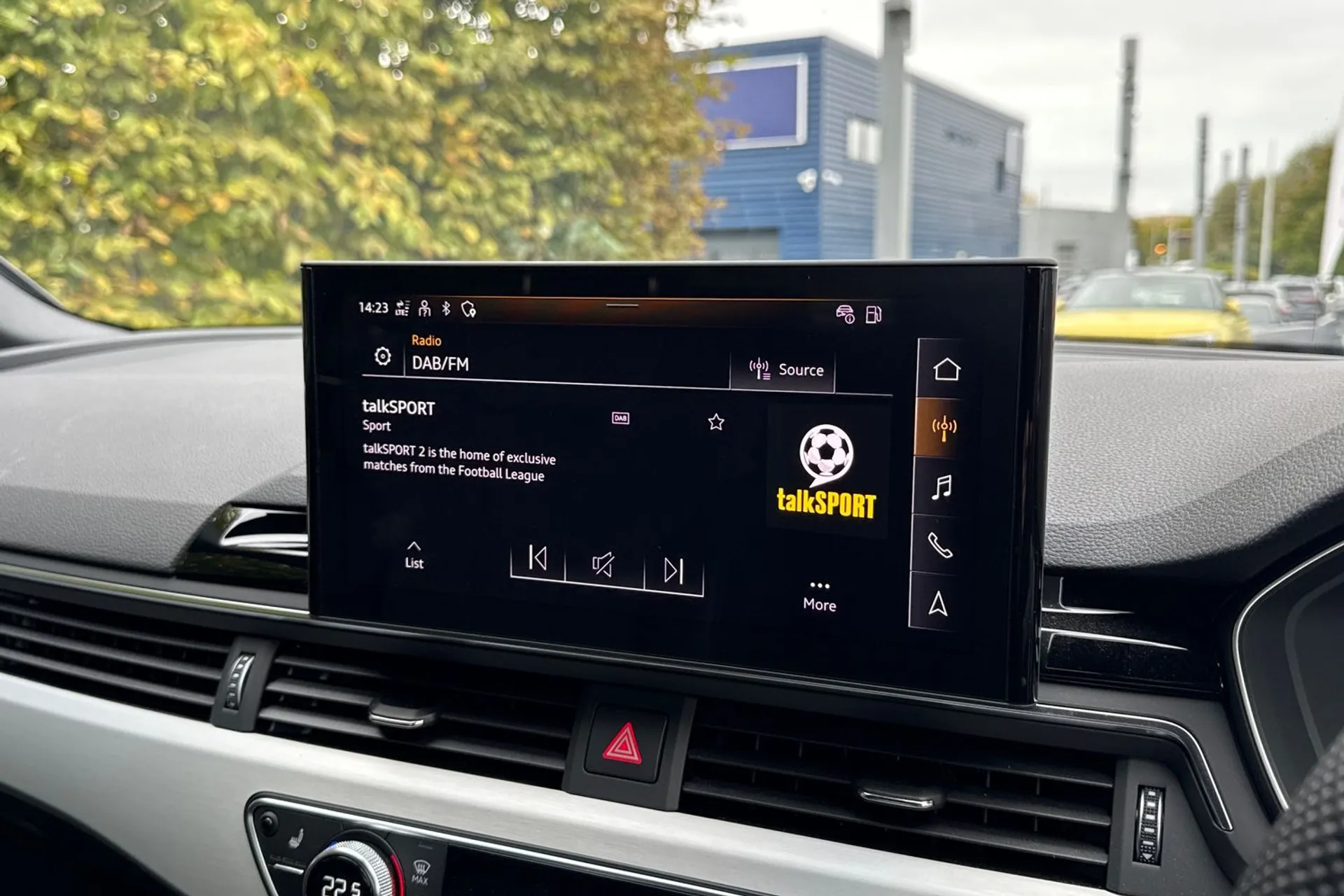 Audi A4 thumbnail image number 17