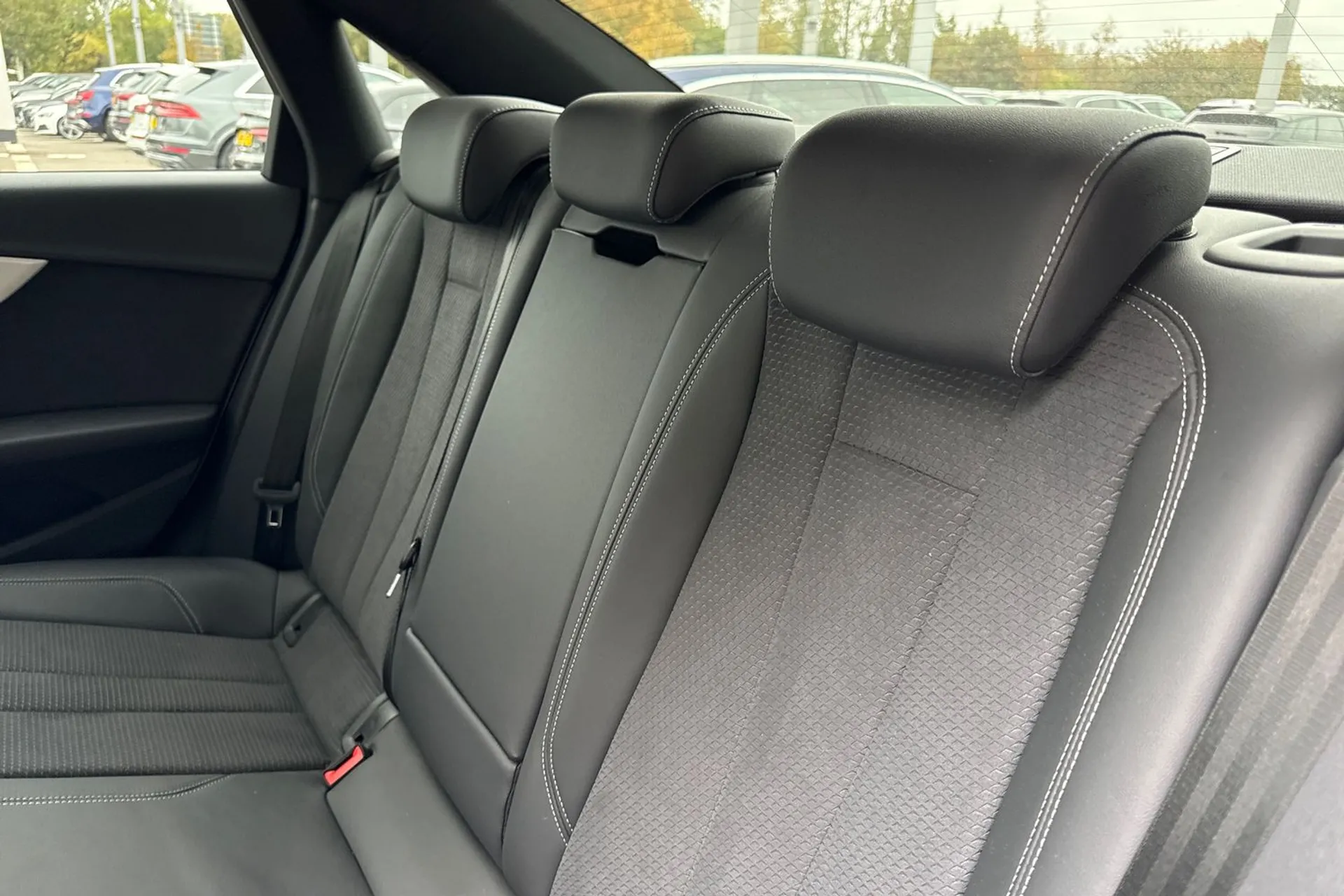 Audi A4 thumbnail image number 33