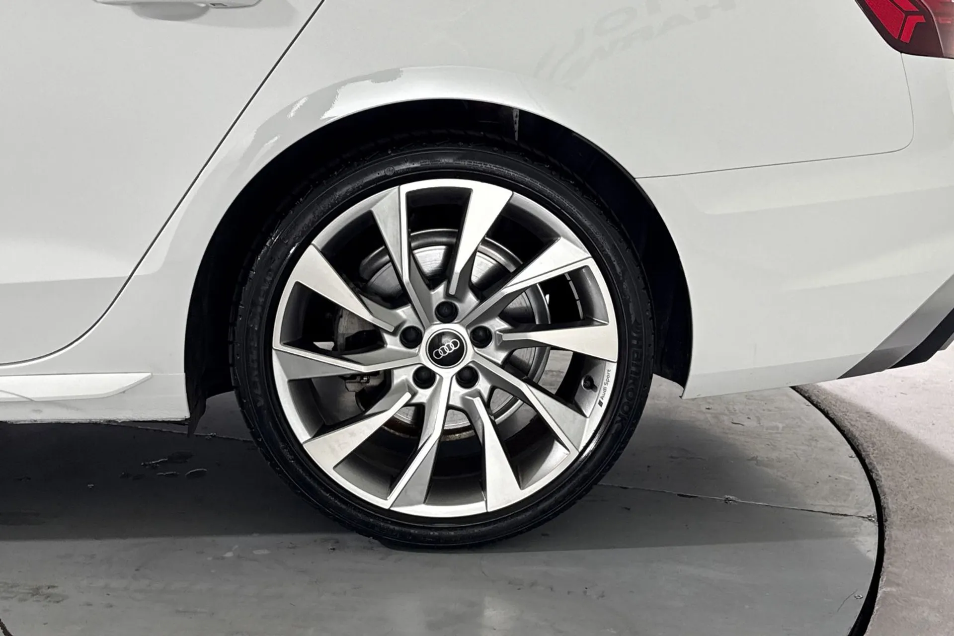 Audi A4 thumbnail image number 12