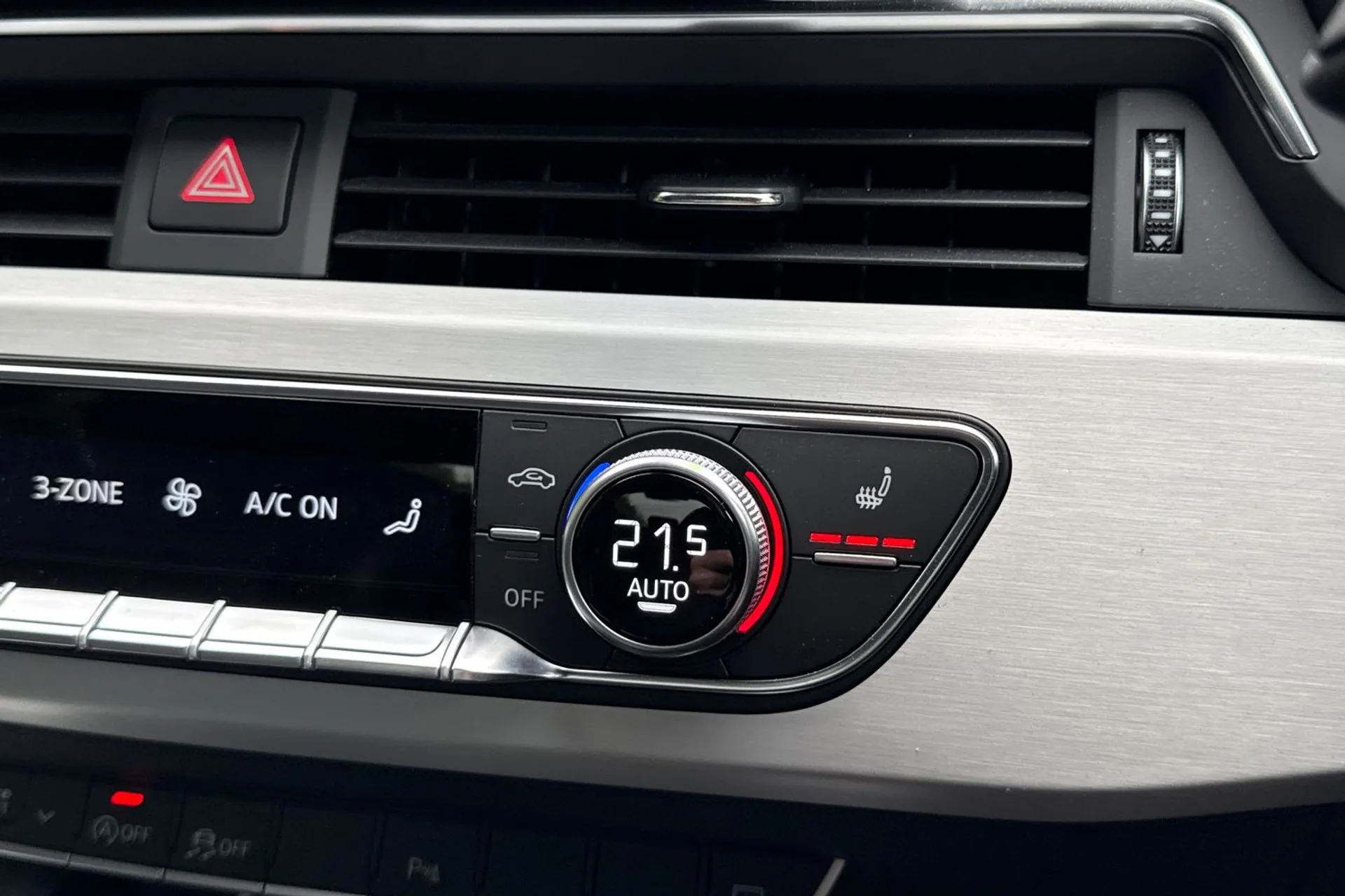 Audi A4 thumbnail image number 35