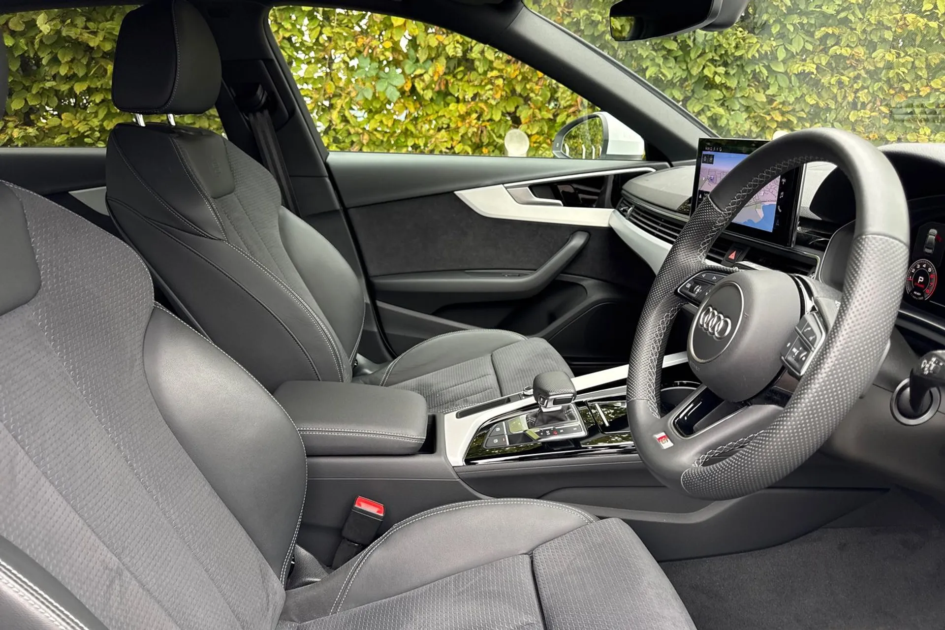 Audi A4 thumbnail image number 25