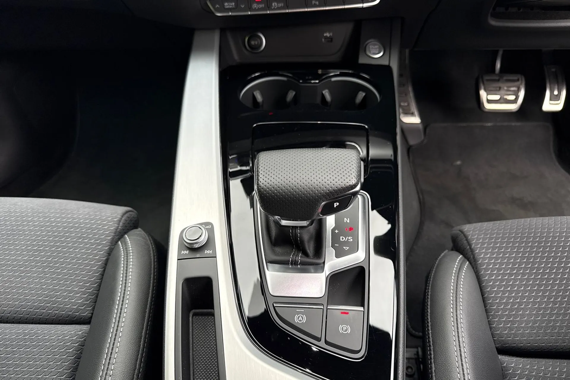 Audi A4 thumbnail image number 42