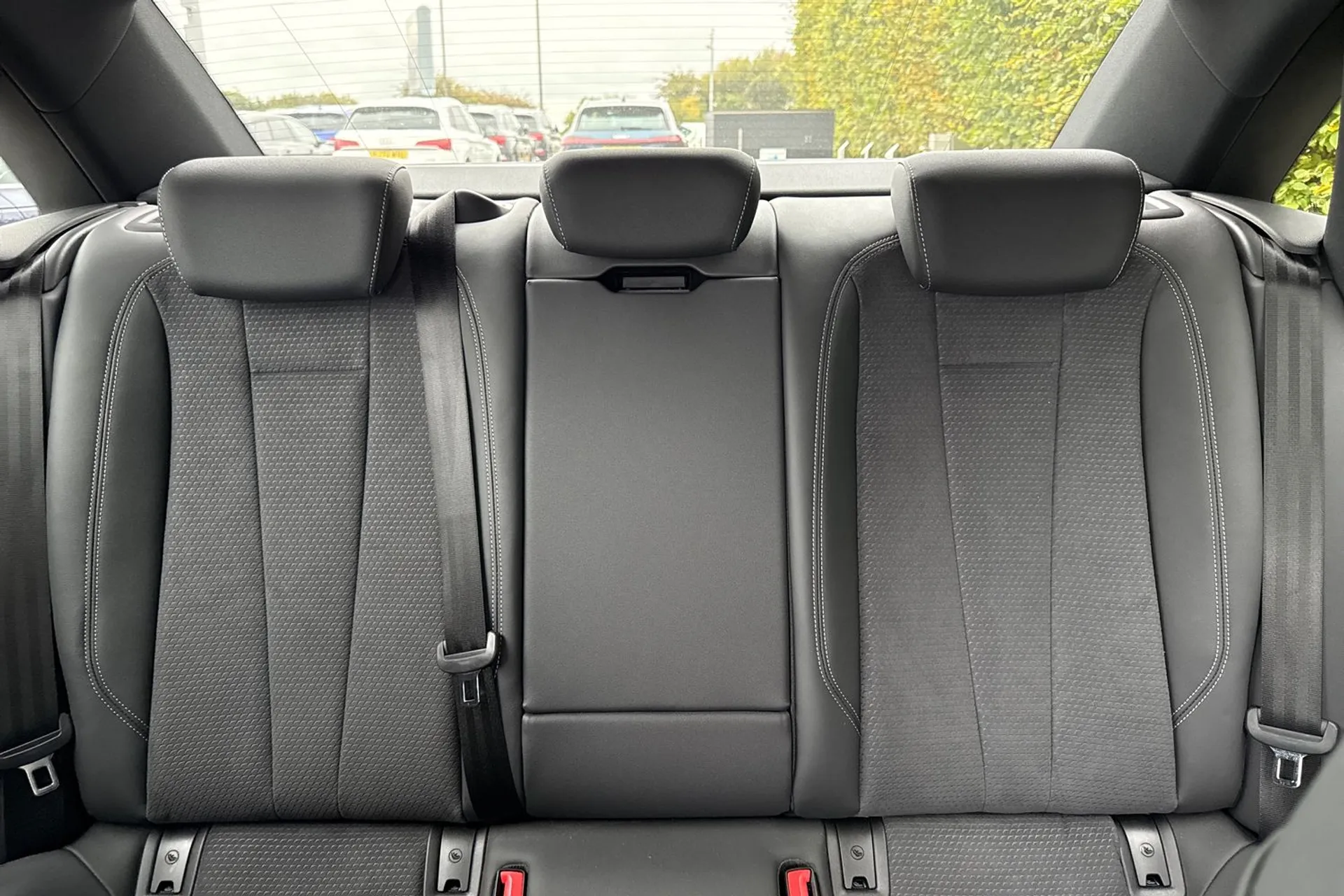 Audi A4 thumbnail image number 36