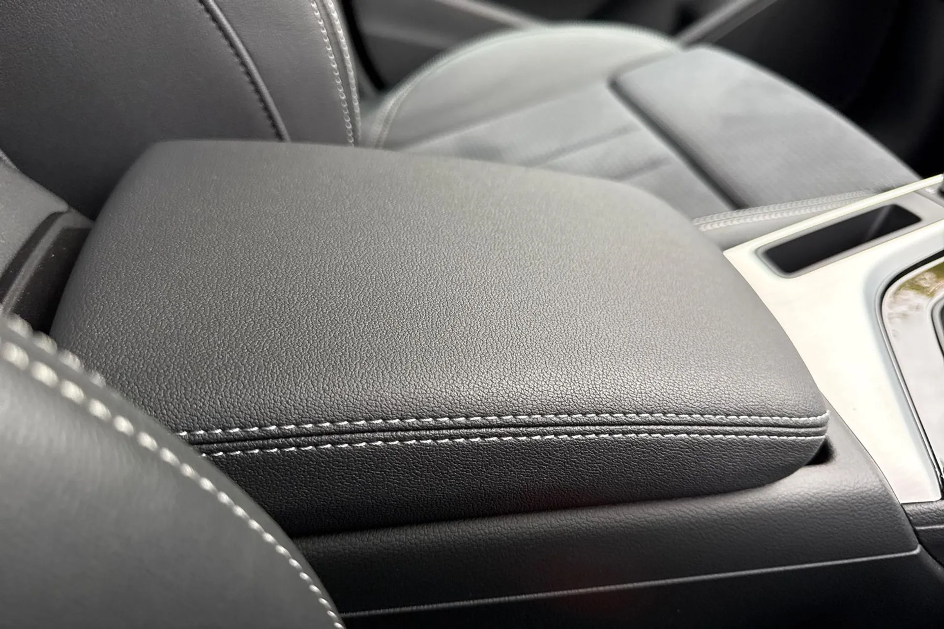 Audi A4 thumbnail image number 46