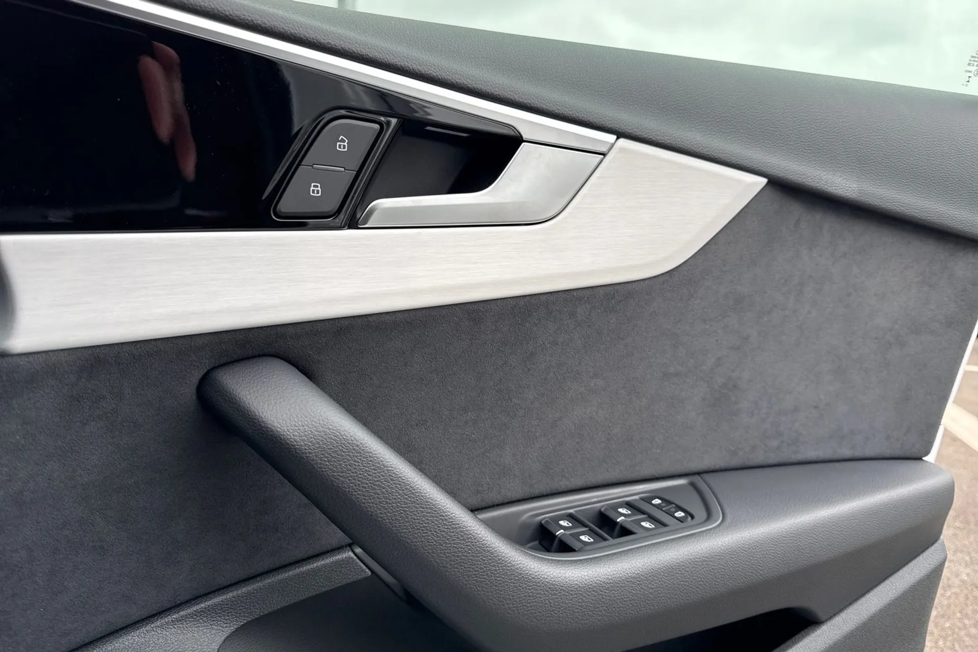 Audi A4 thumbnail image number 45