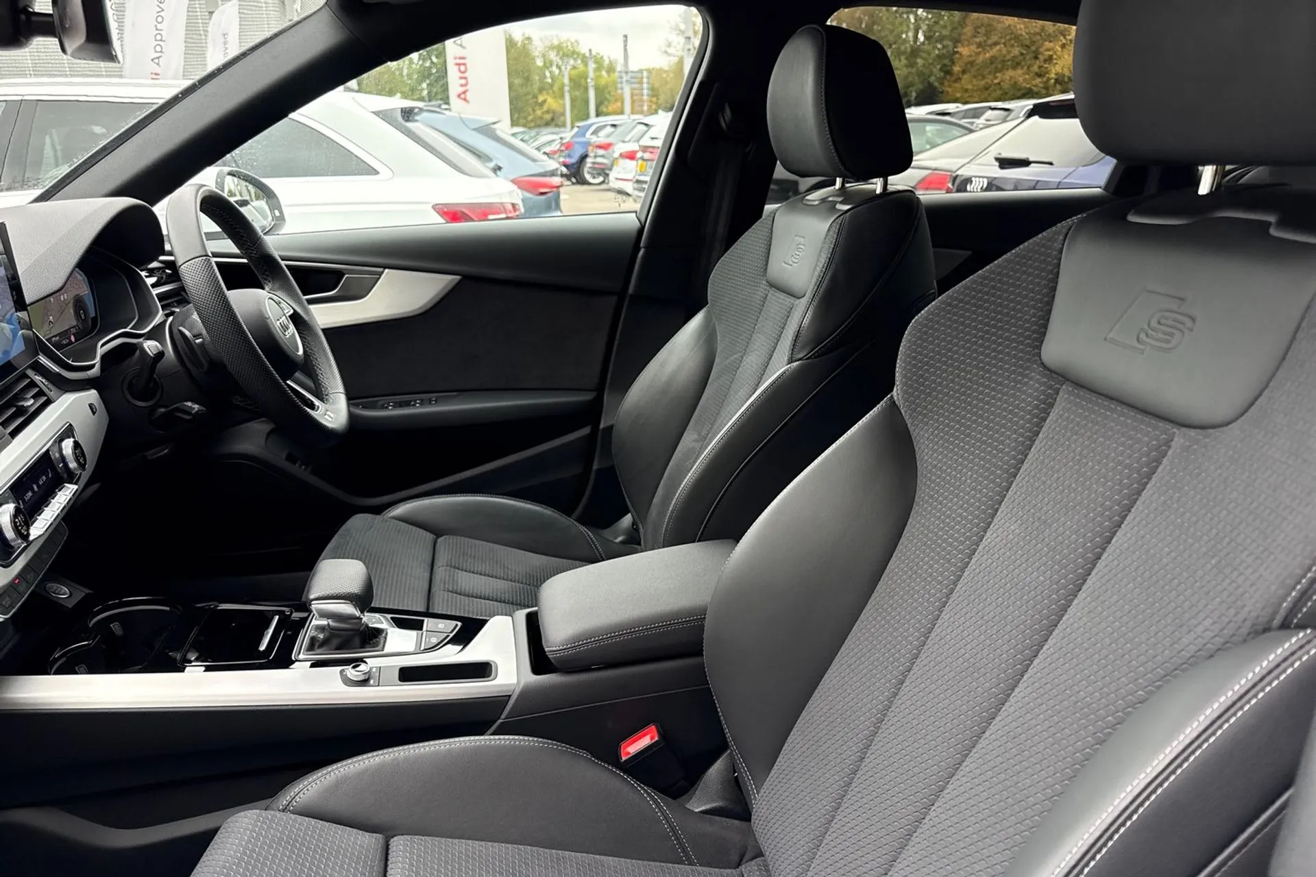 Audi A4 thumbnail image number 31