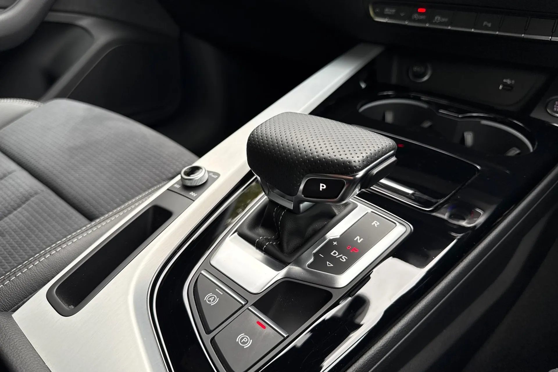 Audi A4 thumbnail image number 39