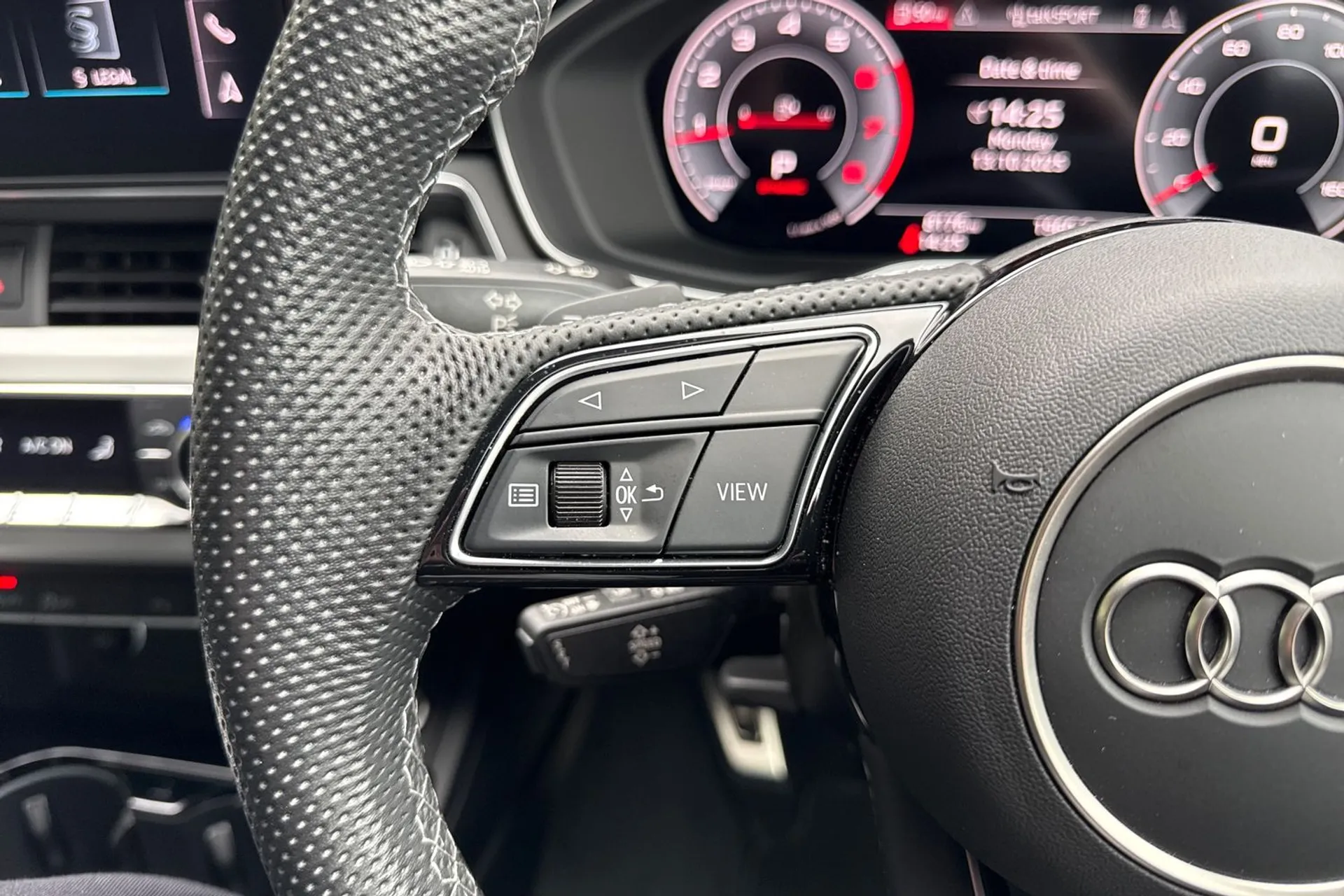 Audi A4 thumbnail image number 43