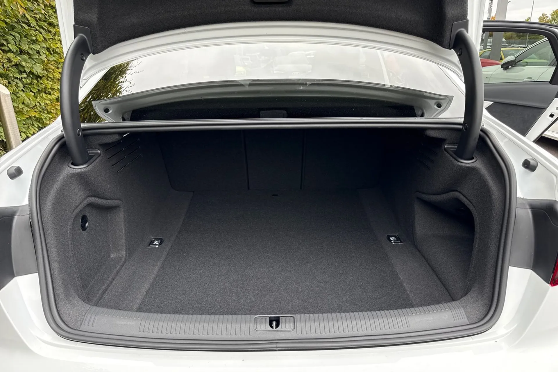 Audi A4 thumbnail image number 18