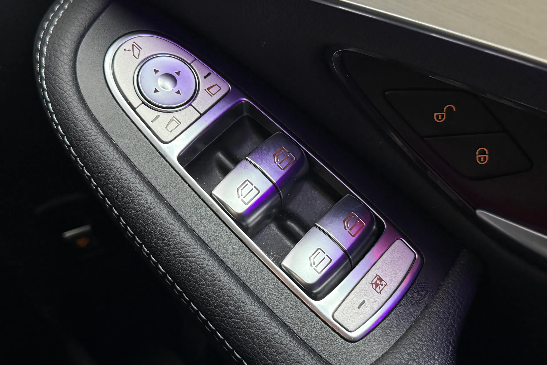 MERCEDES-BENZ GLC thumbnail image number 28