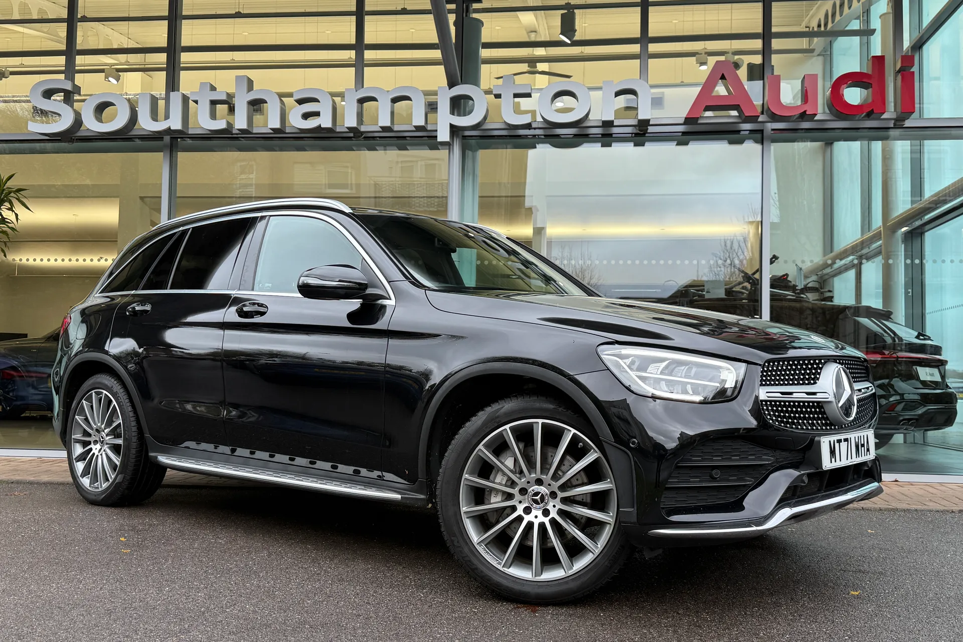 MERCEDES-BENZ GLC focused image