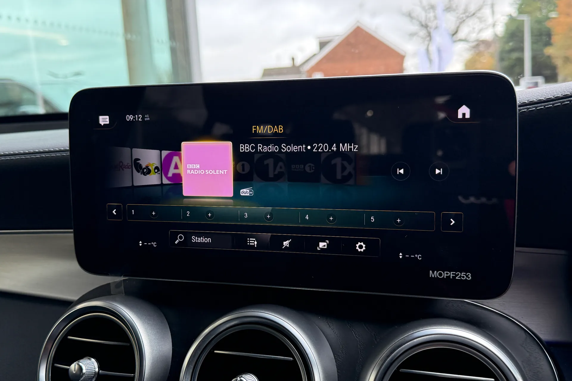 MERCEDES-BENZ GLC thumbnail image number 22