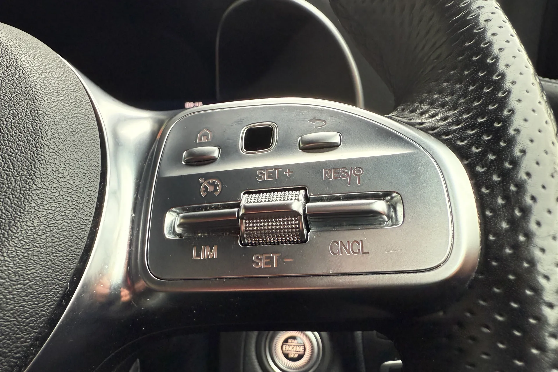 MERCEDES-BENZ GLC thumbnail image number 13