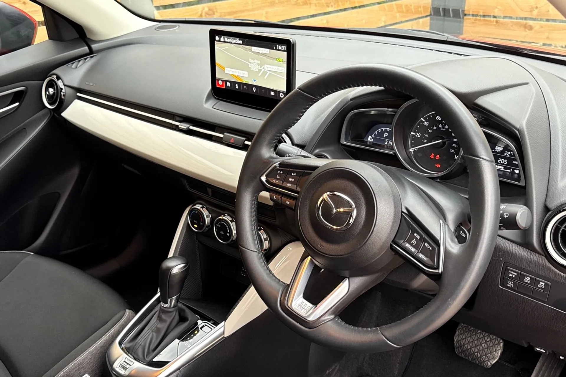 MAZDA 2 thumbnail image number 28