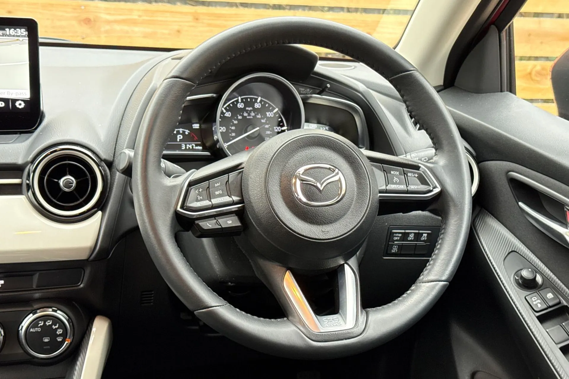 MAZDA 2 thumbnail image number 36