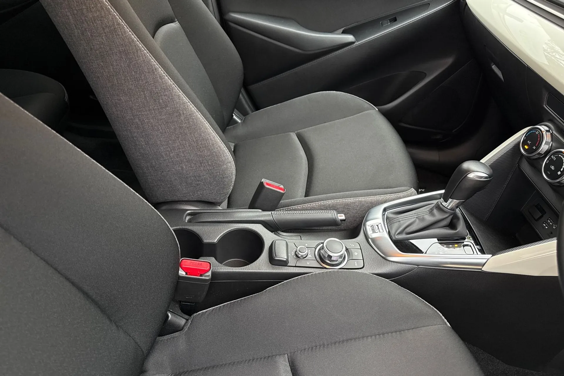 MAZDA 2 thumbnail image number 42