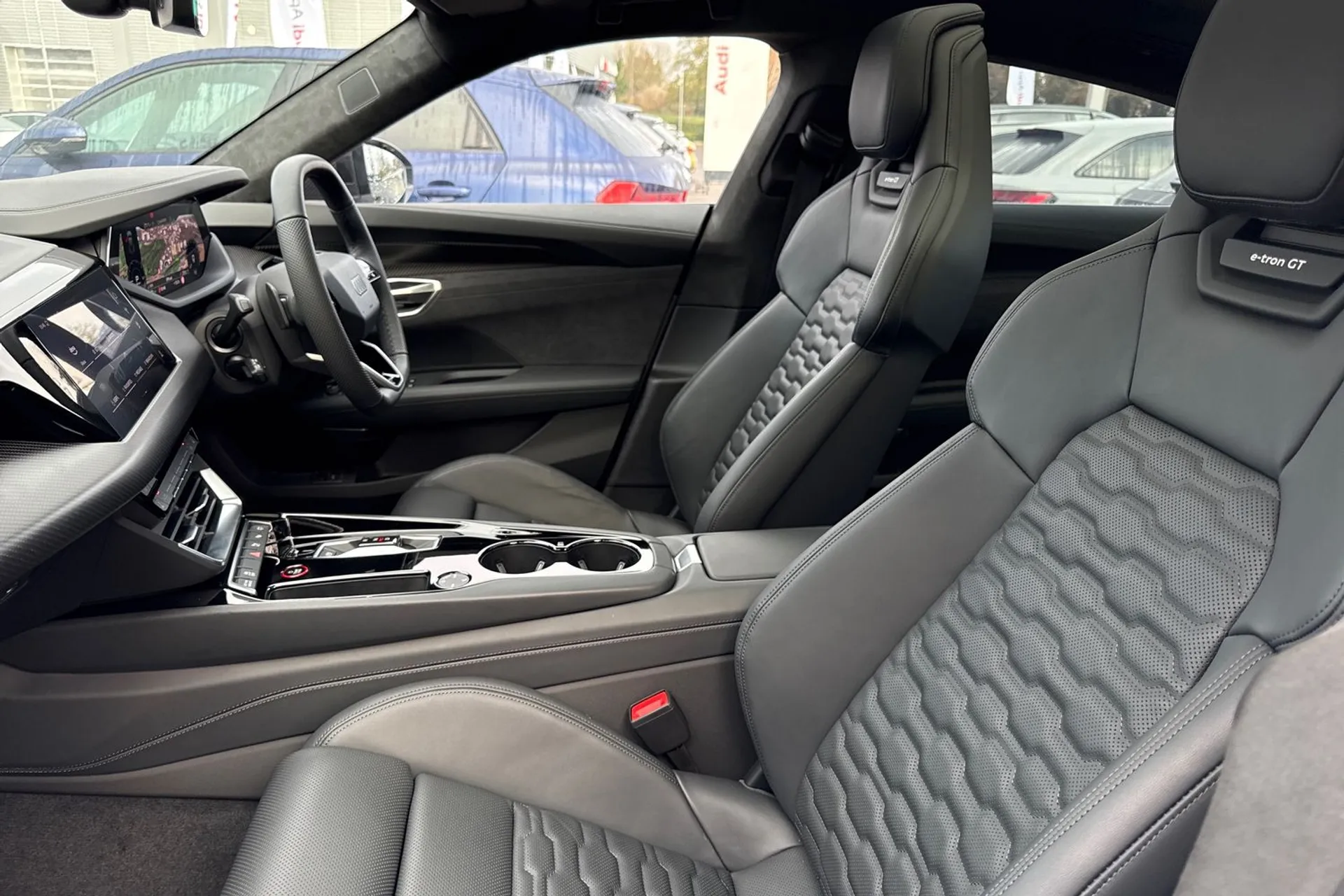 Audi e-tron GT thumbnail image number 42