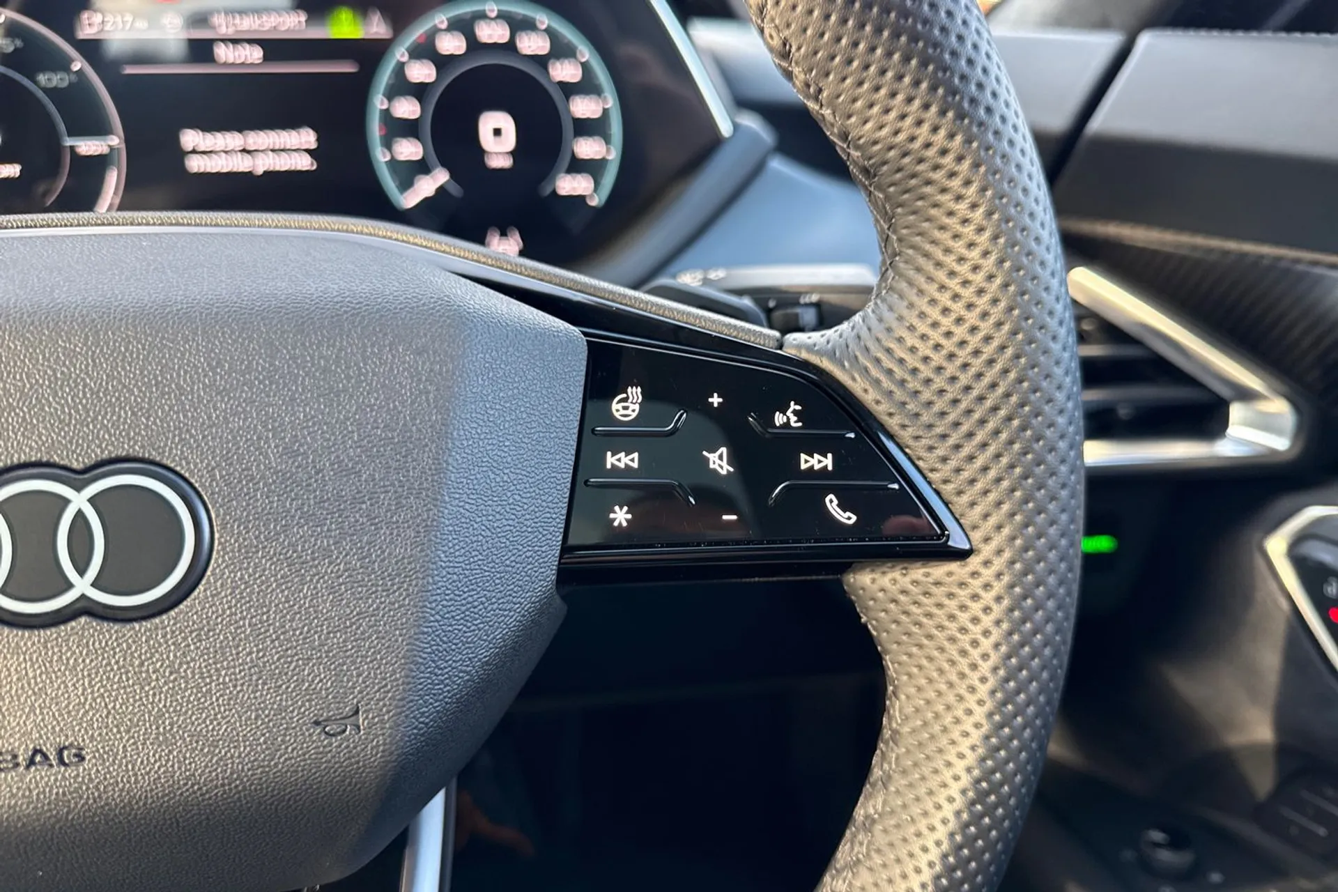 Audi e-tron GT thumbnail image number 56