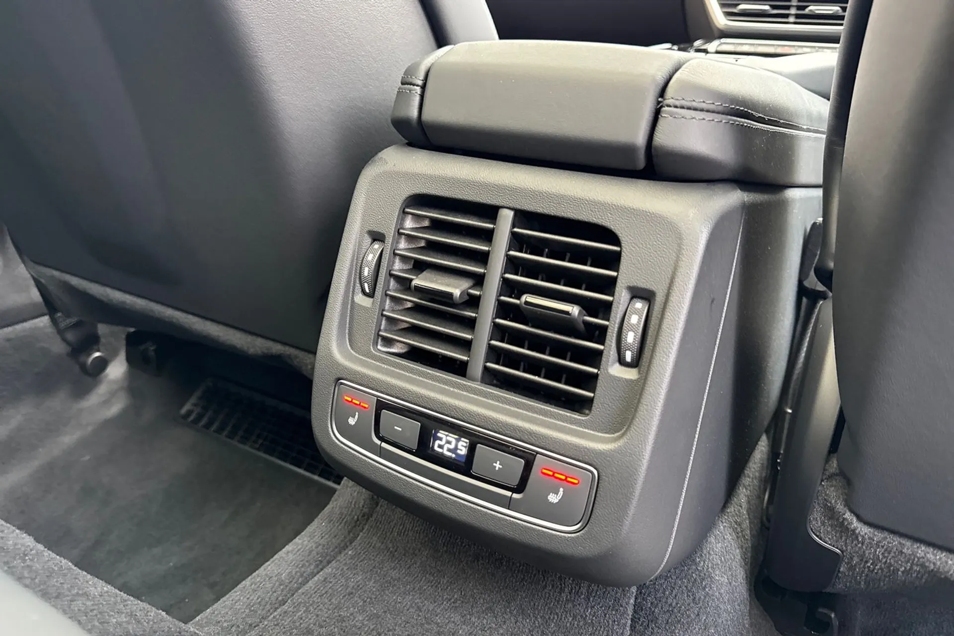 Audi e-tron GT thumbnail image number 50