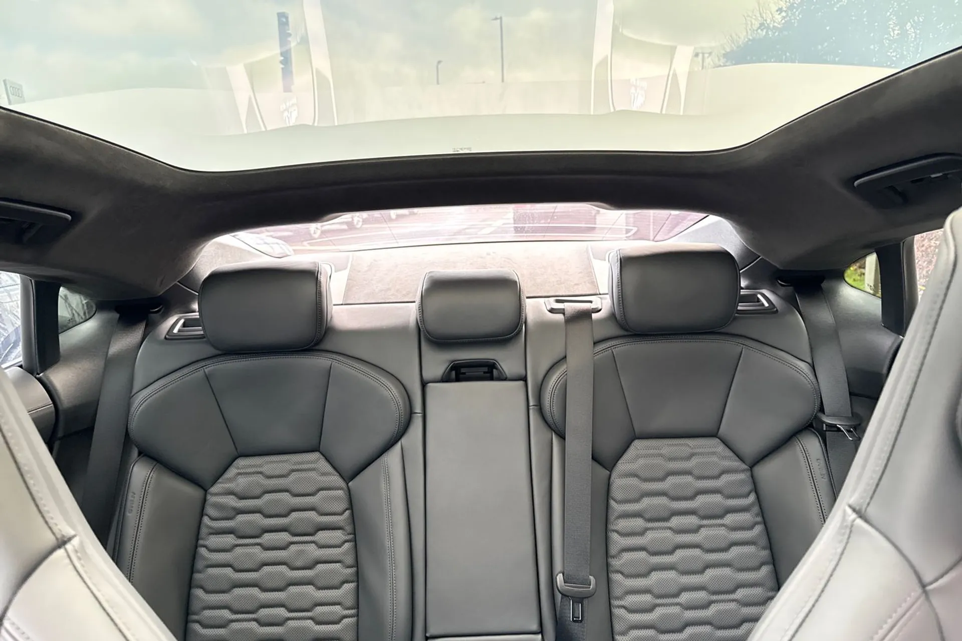 Audi e-tron GT thumbnail image number 7