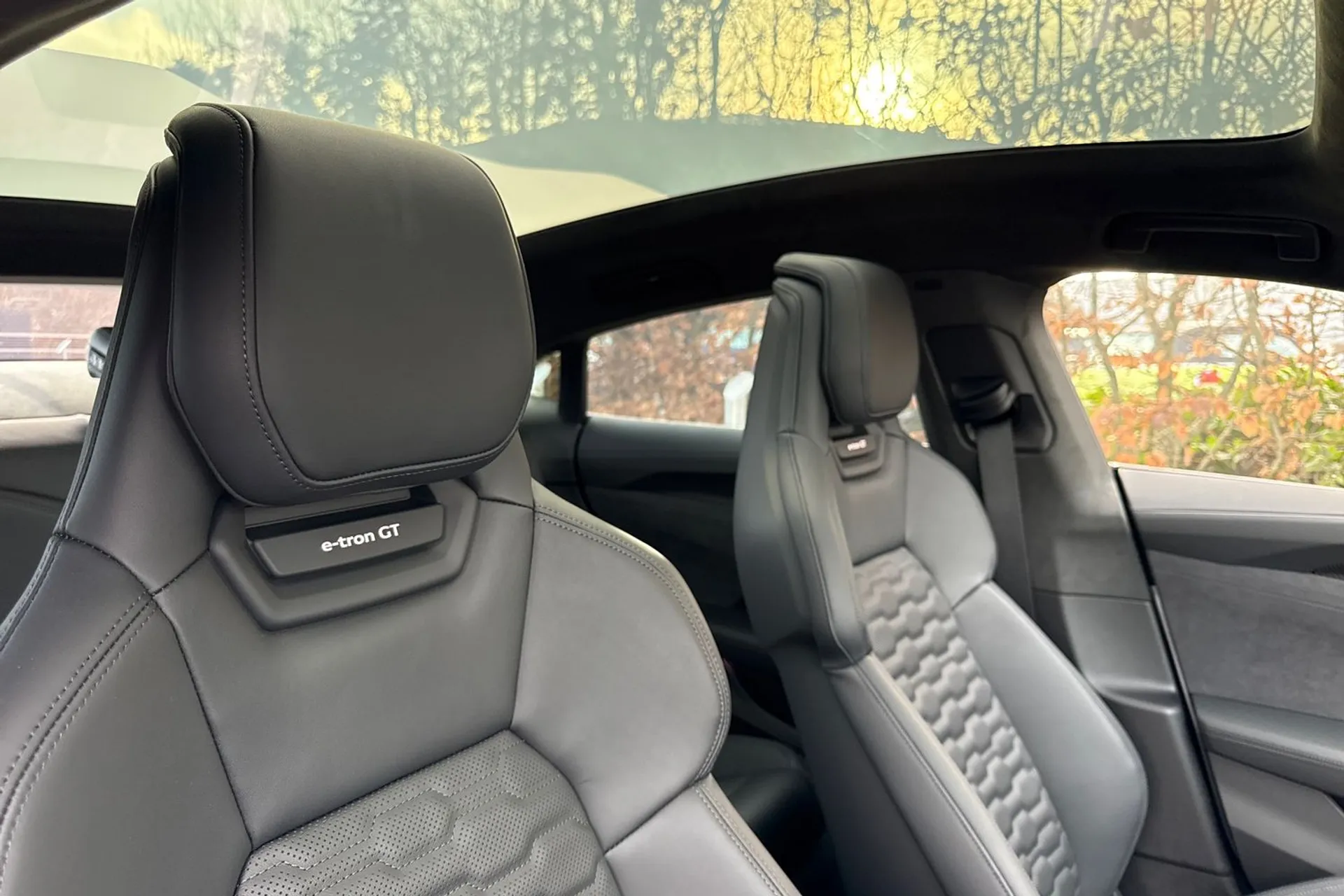 Audi e-tron GT thumbnail image number 6