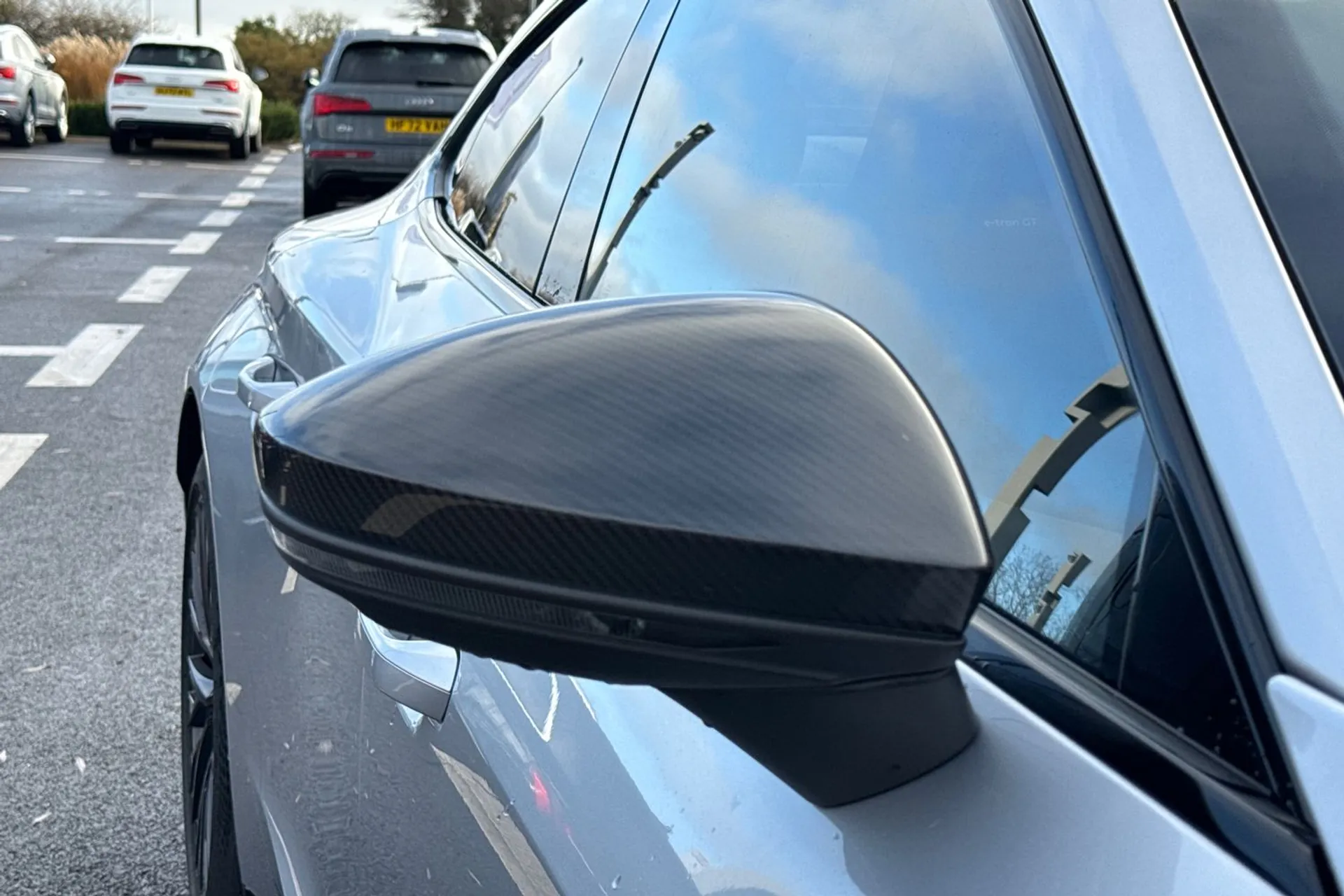 Audi e-tron GT thumbnail image number 25