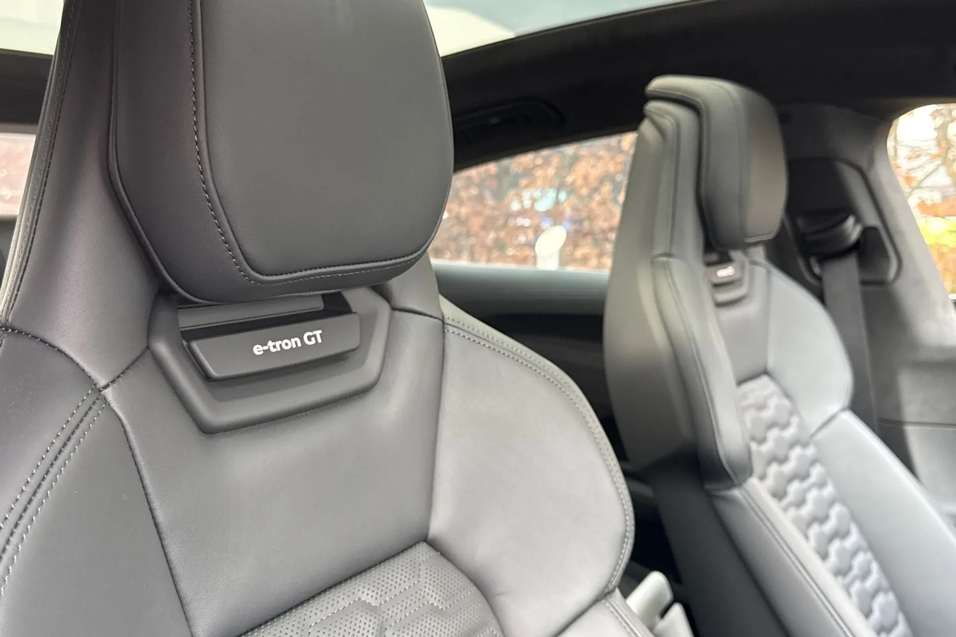 Audi e-tron GT thumbnail image number 17