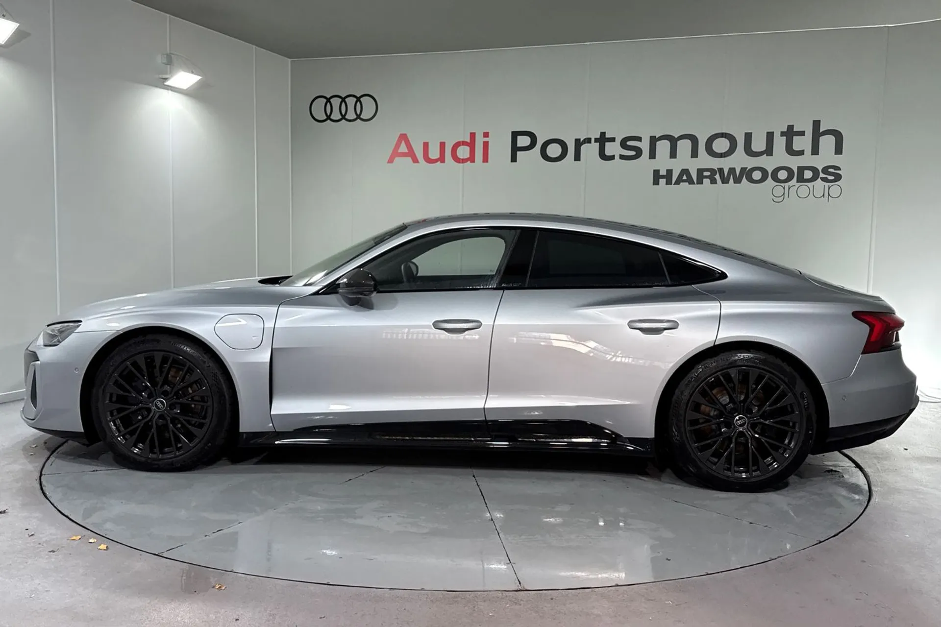 Audi e-tron GT thumbnail image number 14