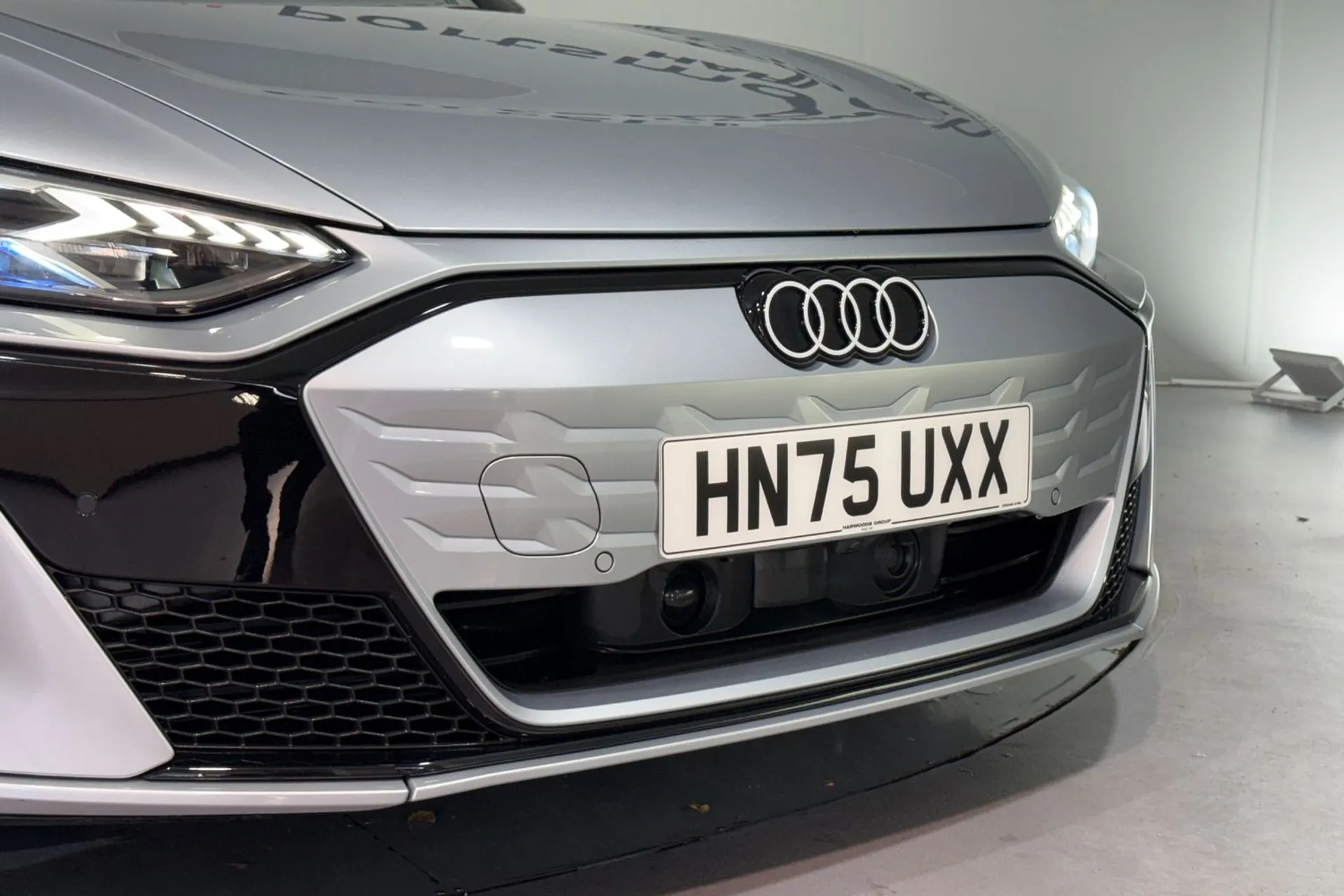 Audi e-tron GT thumbnail image number 11