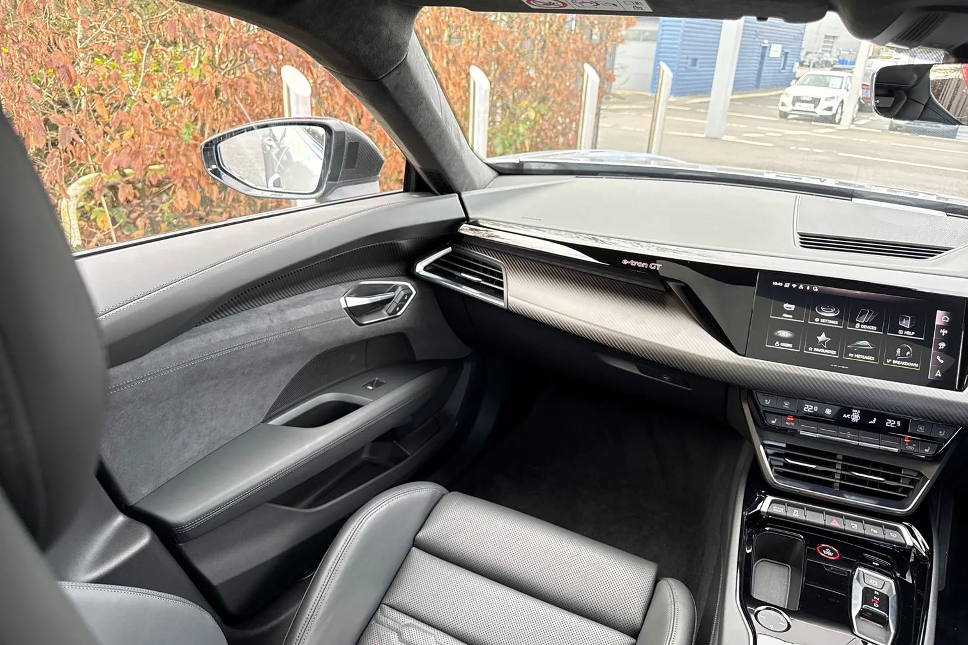 Audi e-tron GT thumbnail image number 48