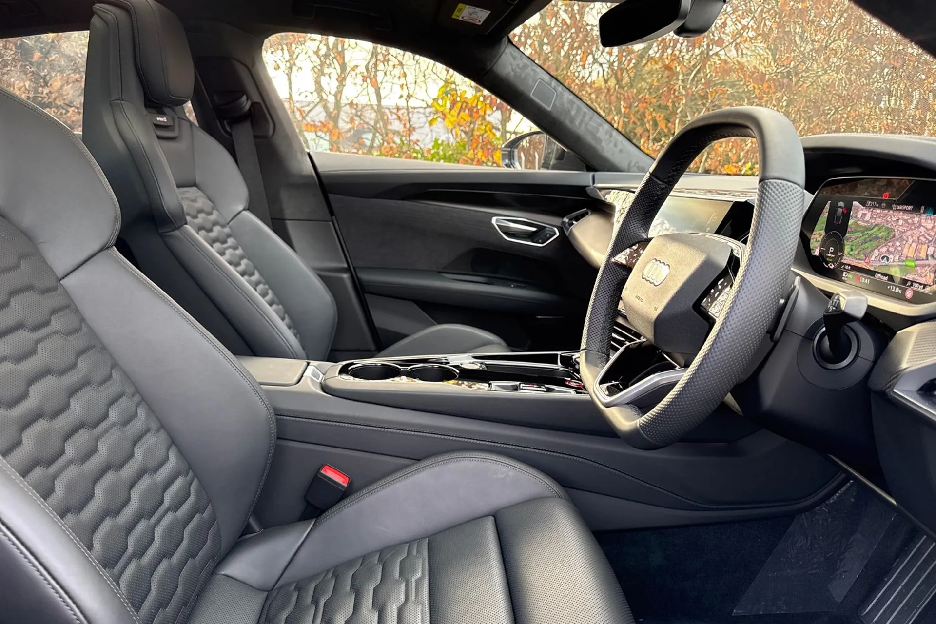 Audi e-tron GT thumbnail image number 34