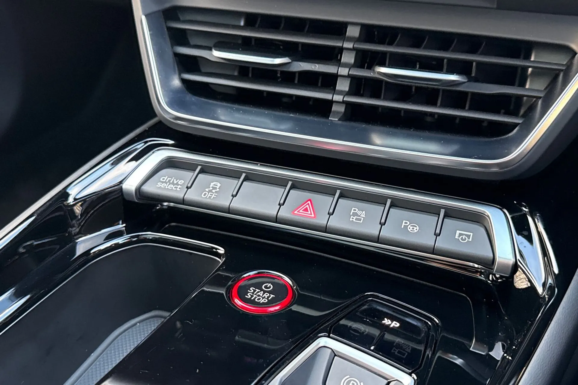 Audi e-tron GT thumbnail image number 41