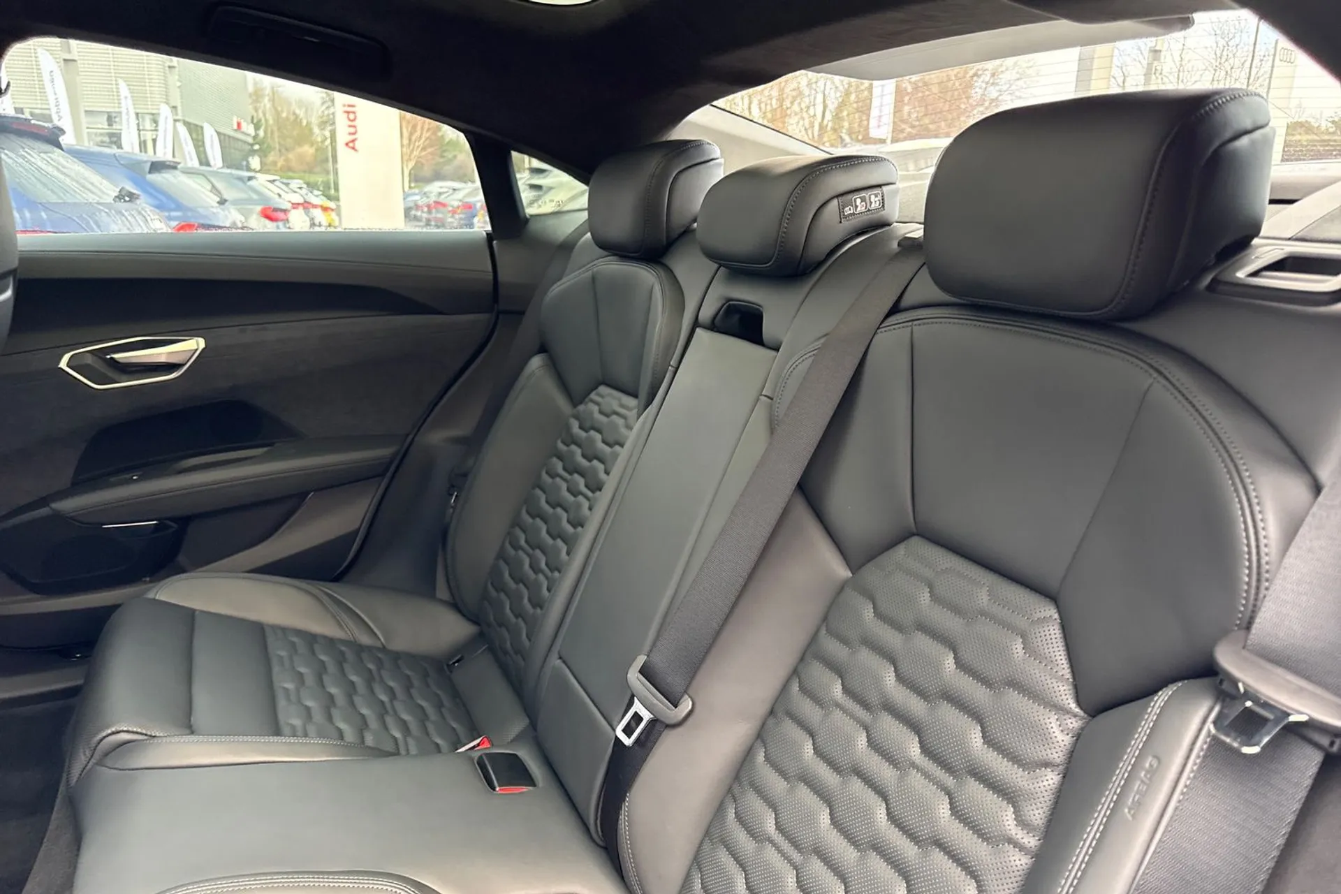 Audi e-tron GT thumbnail image number 47