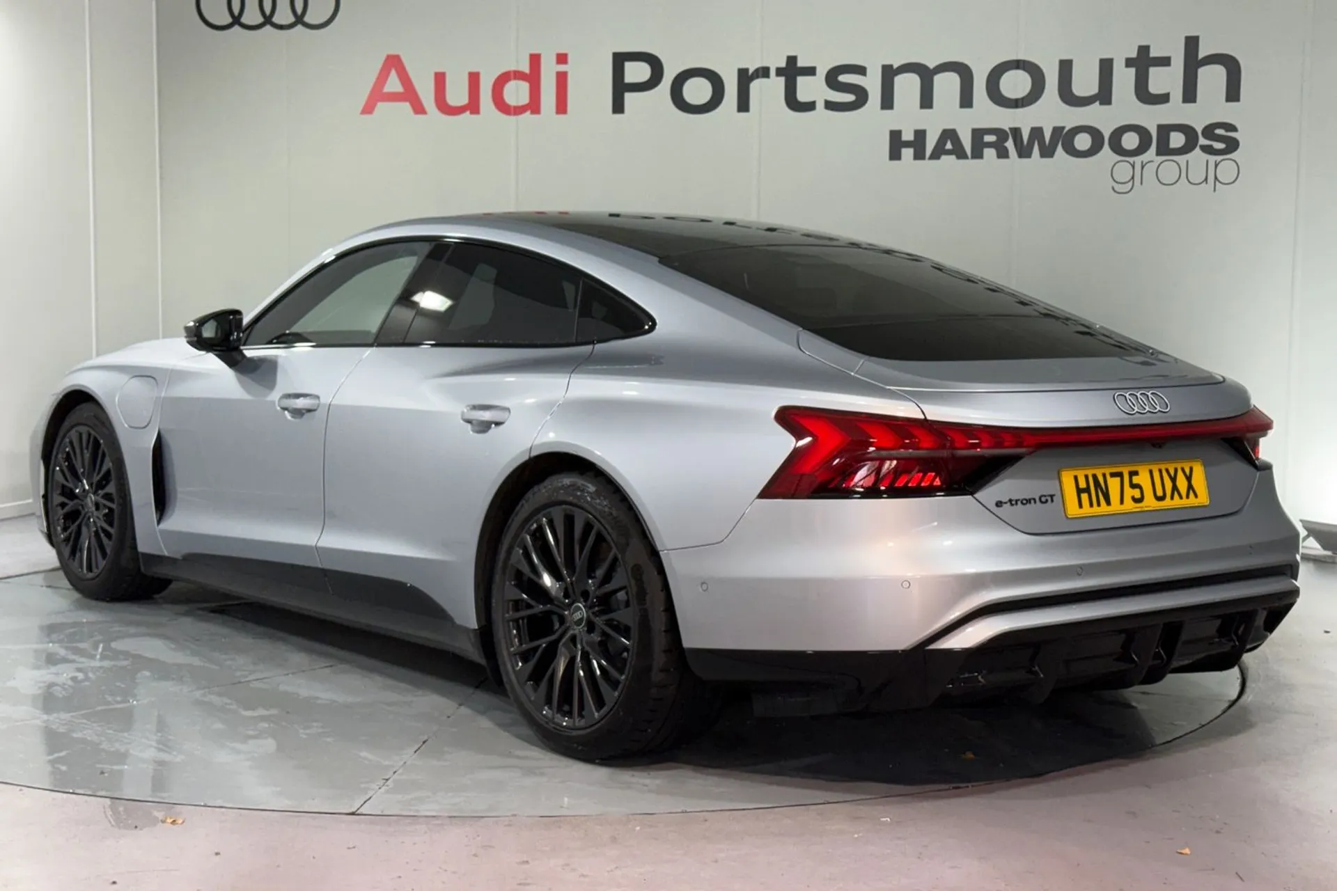 Audi e-tron GT thumbnail image number 12