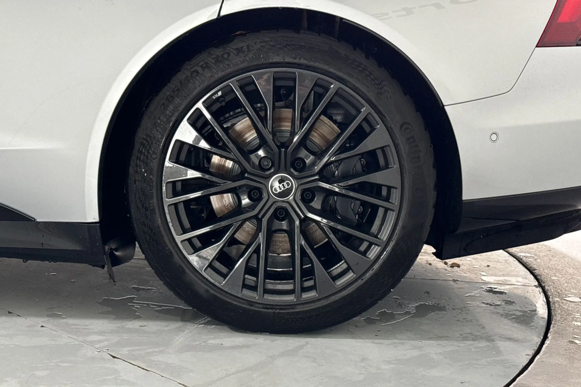 Audi e-tron GT thumbnail image number 15