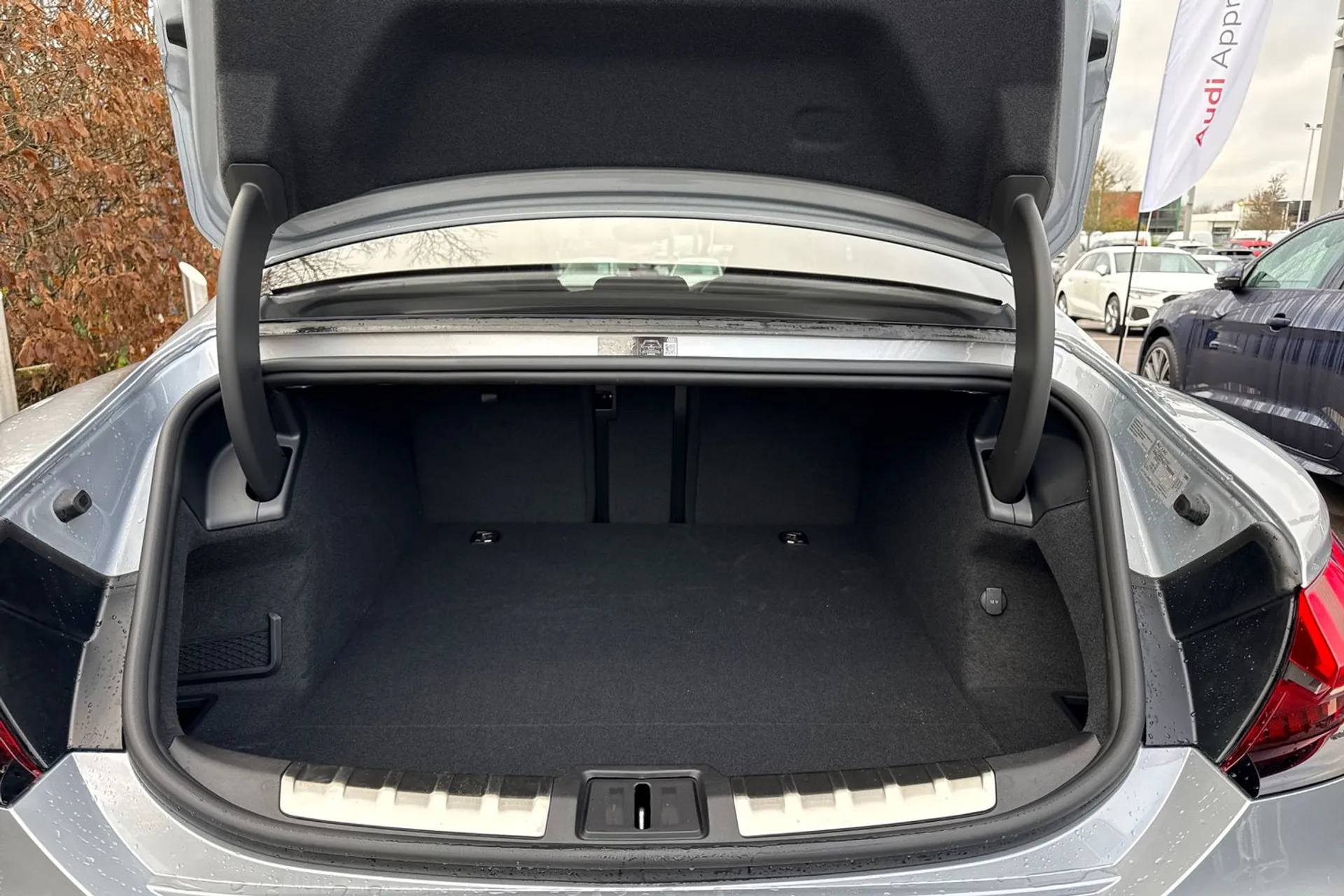 Audi e-tron GT thumbnail image number 22