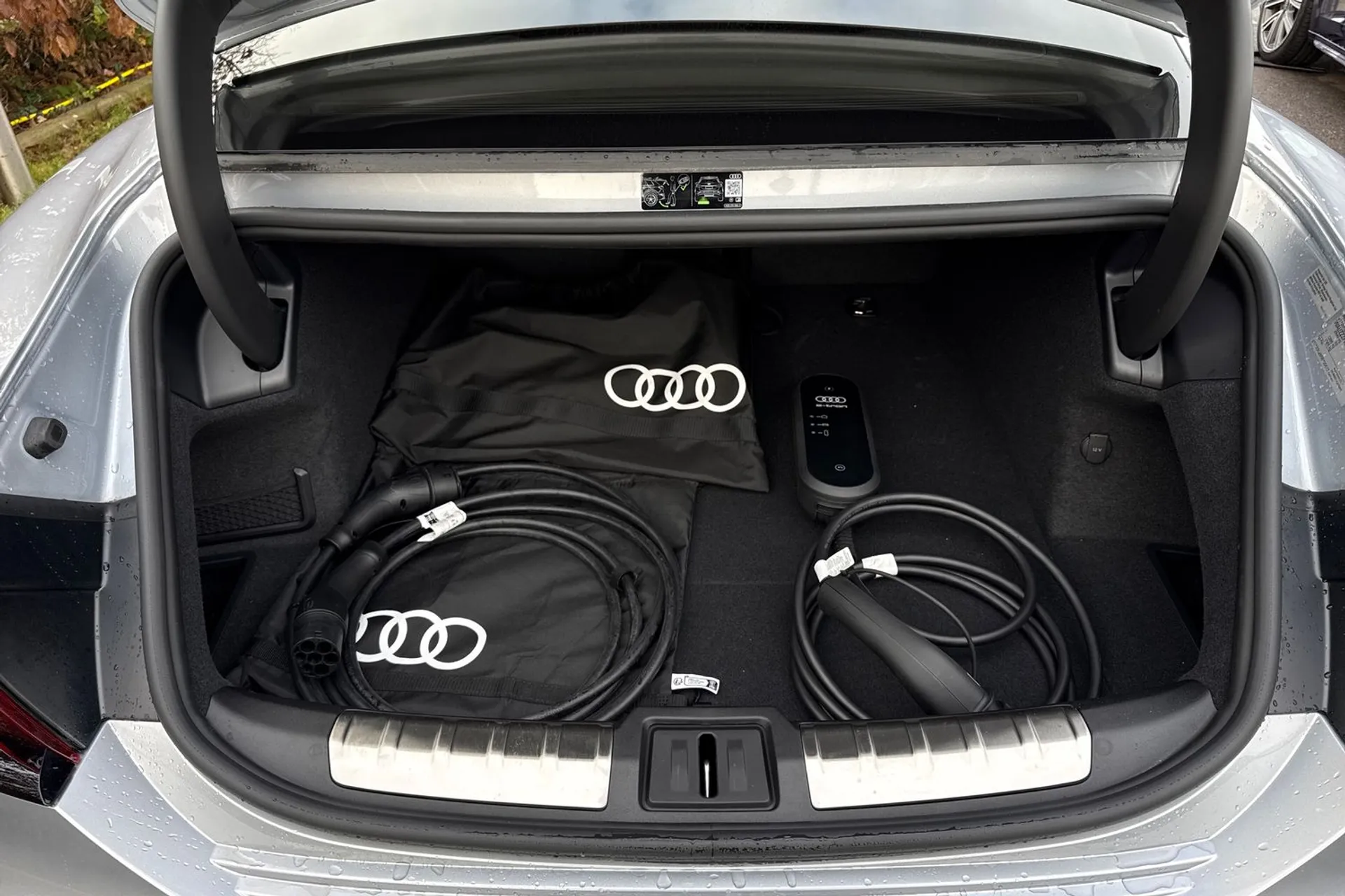 Audi e-tron GT thumbnail image number 23