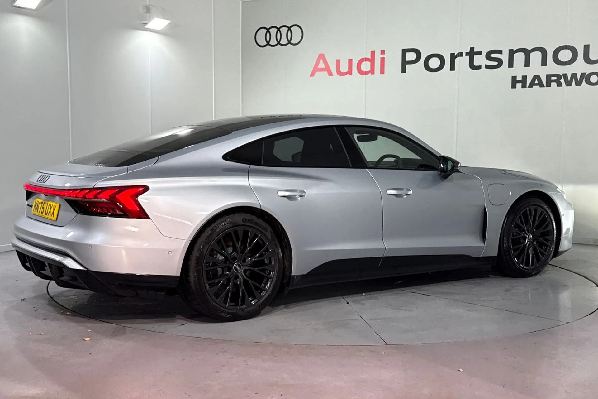 Audi e-tron GT thumbnail image number 13