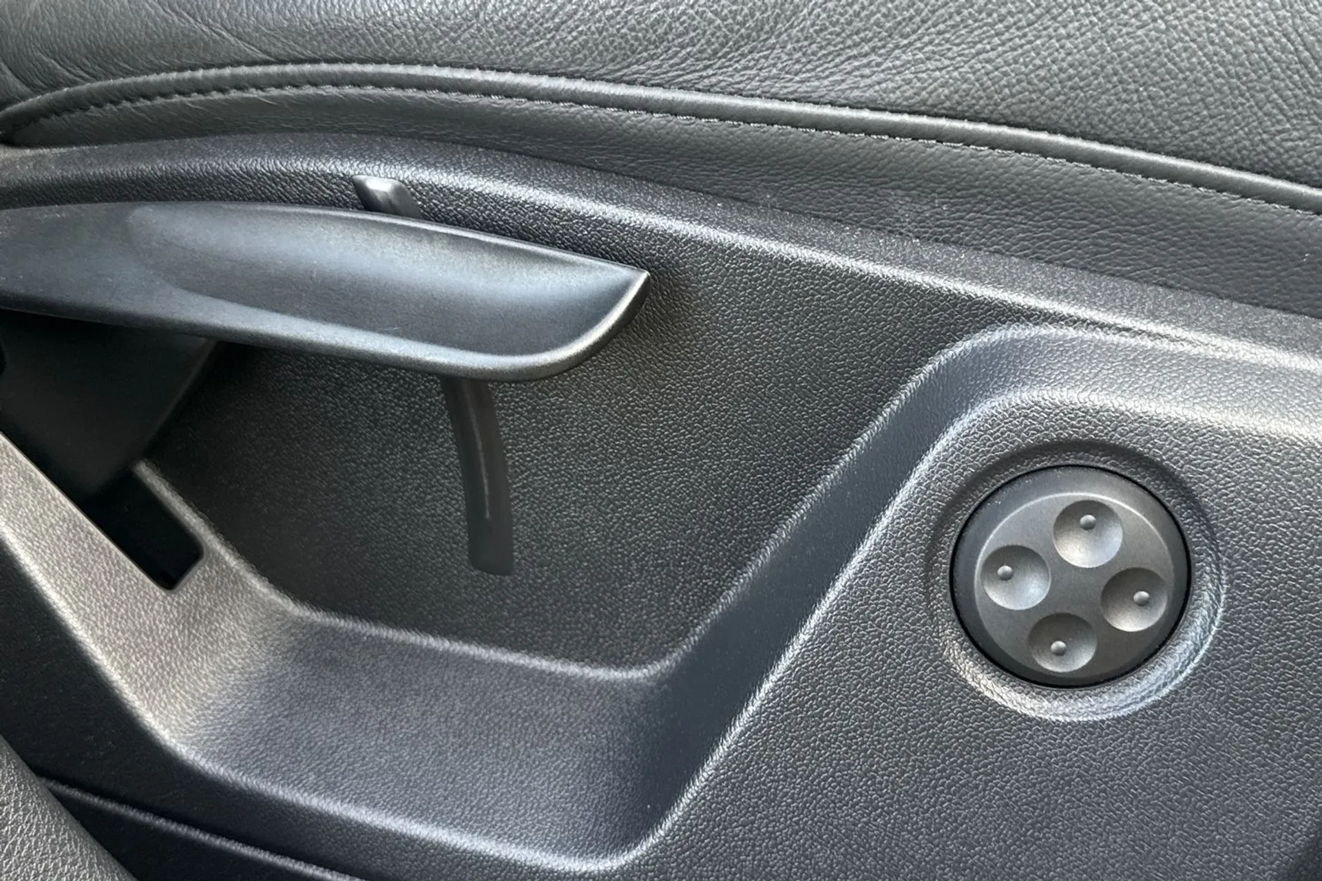 Audi Q2 thumbnail image number 46