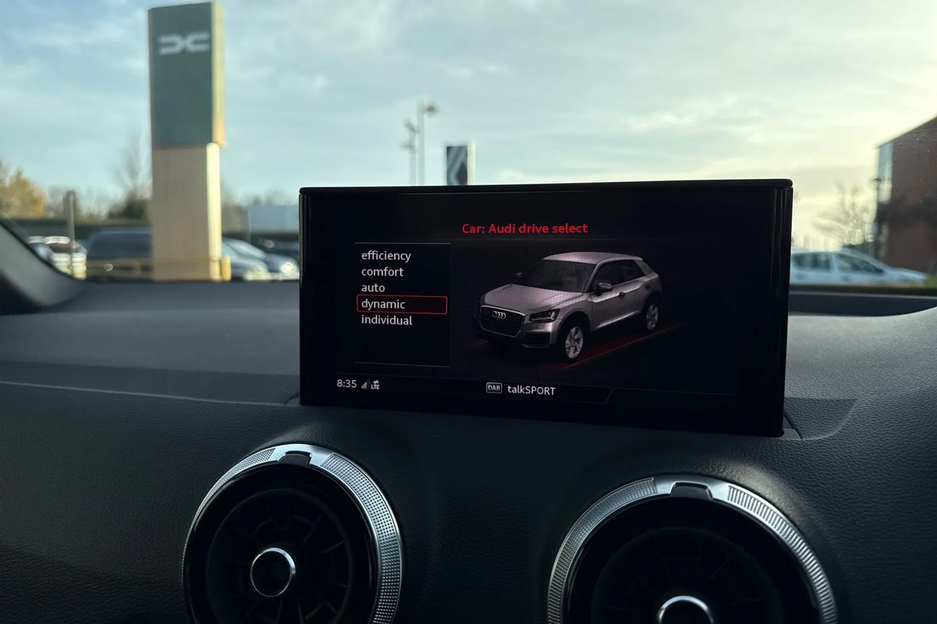 Audi Q2 thumbnail image number 21