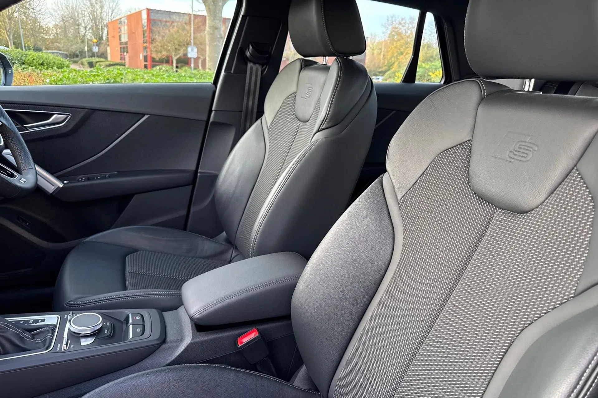 Audi Q2 thumbnail image number 31