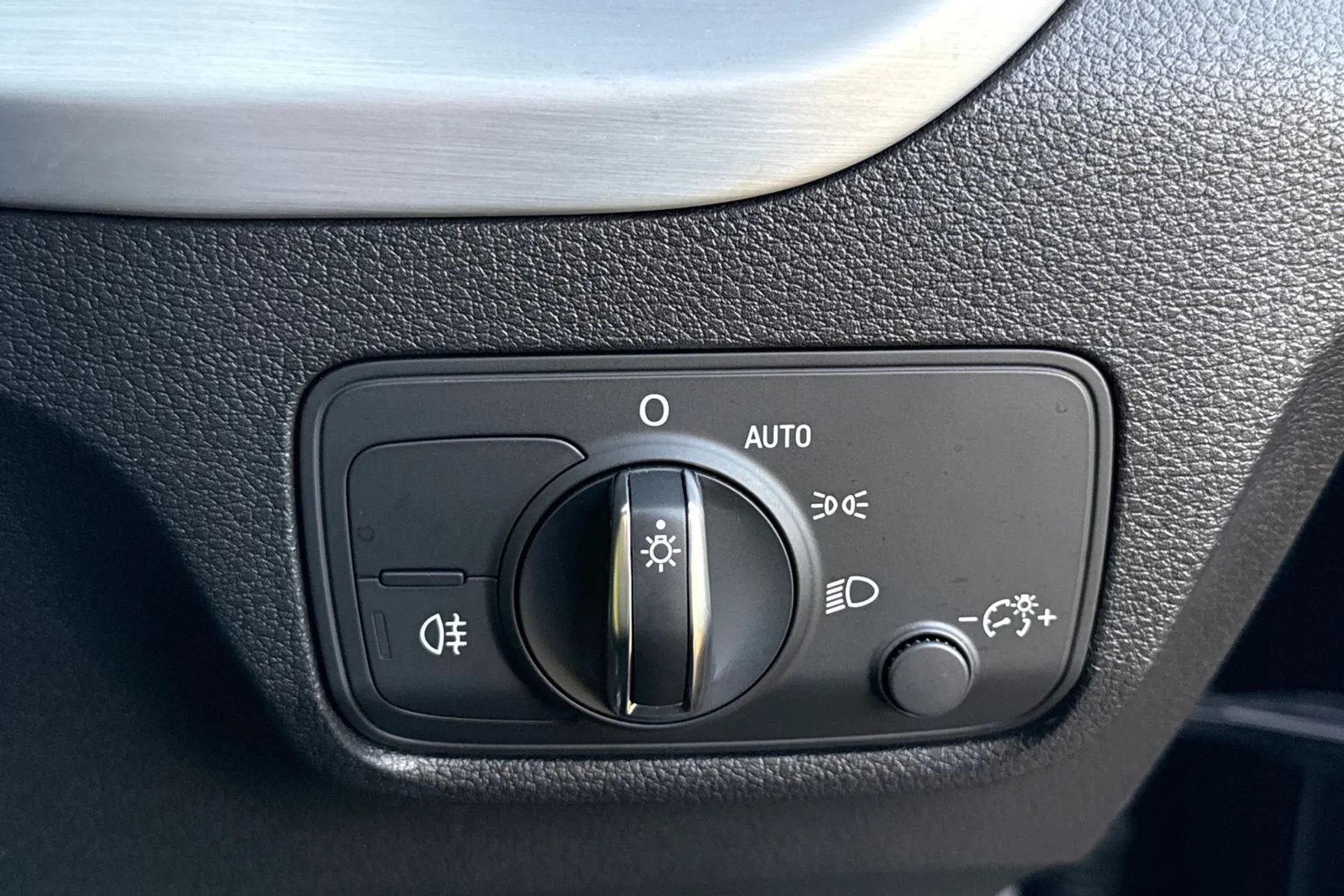 Audi Q2 thumbnail image number 39