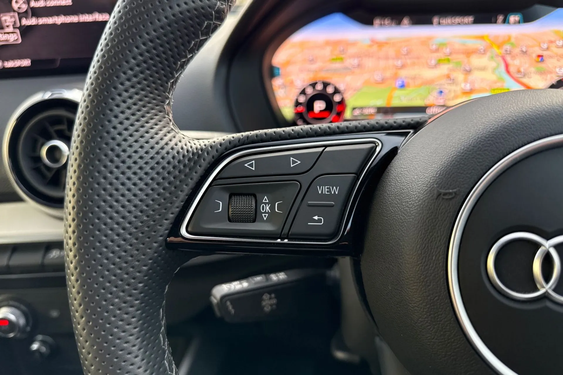 Audi Q2 thumbnail image number 44