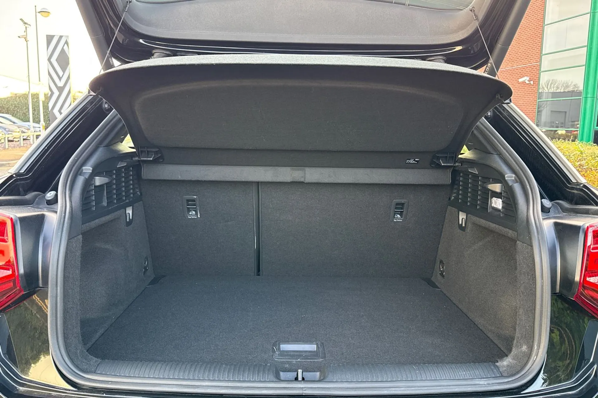 Audi Q2 thumbnail image number 18