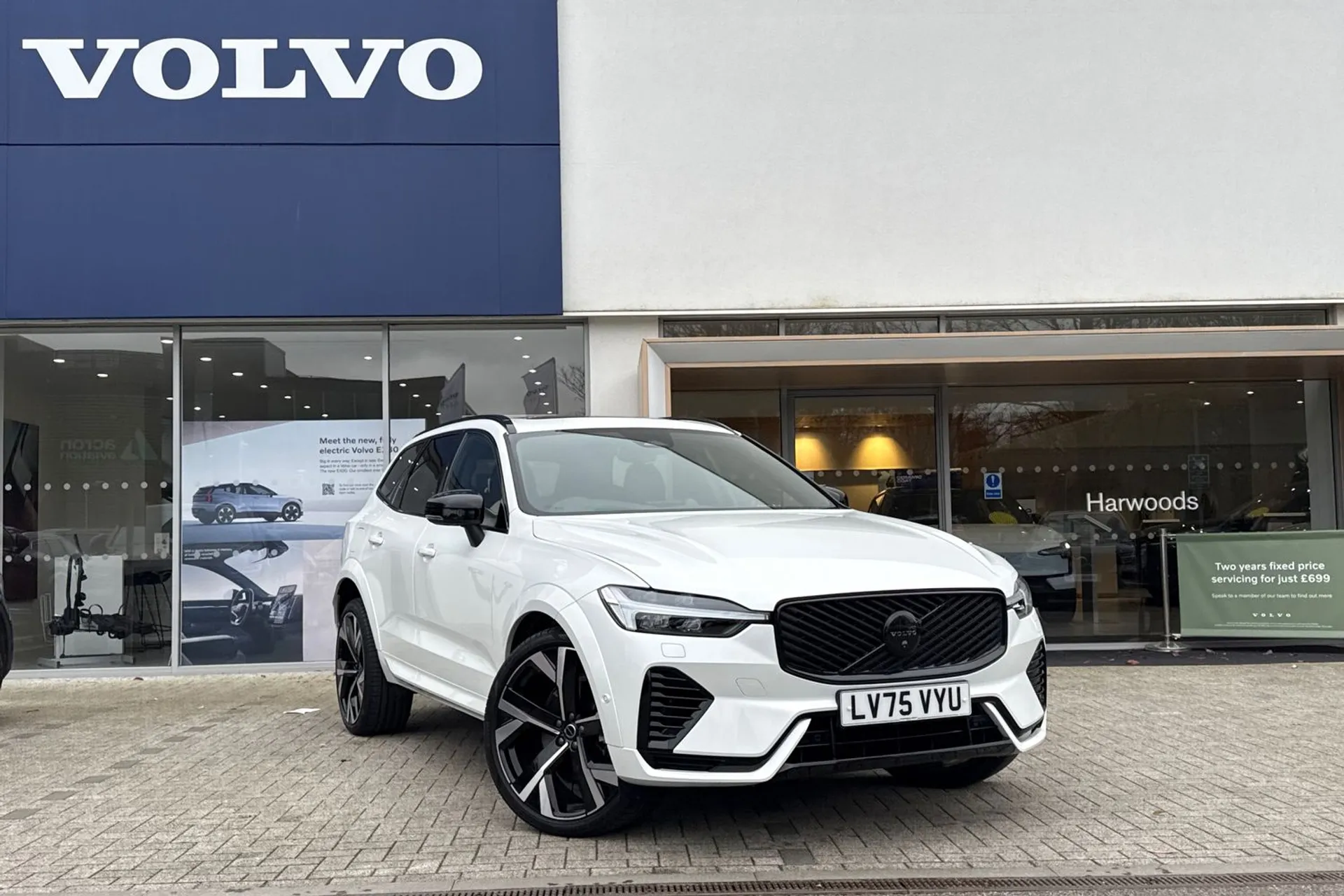Volvo XC60 focused image