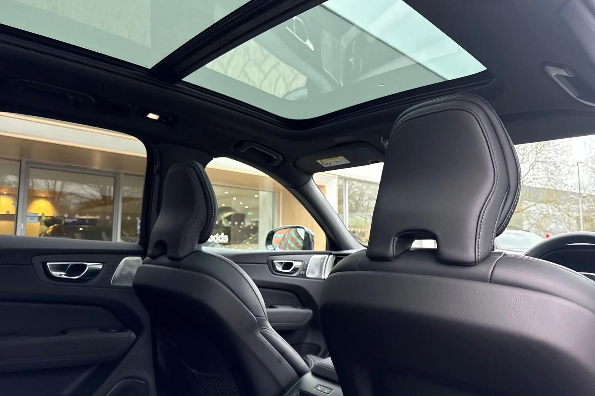 Volvo XC60 thumbnail image number 24