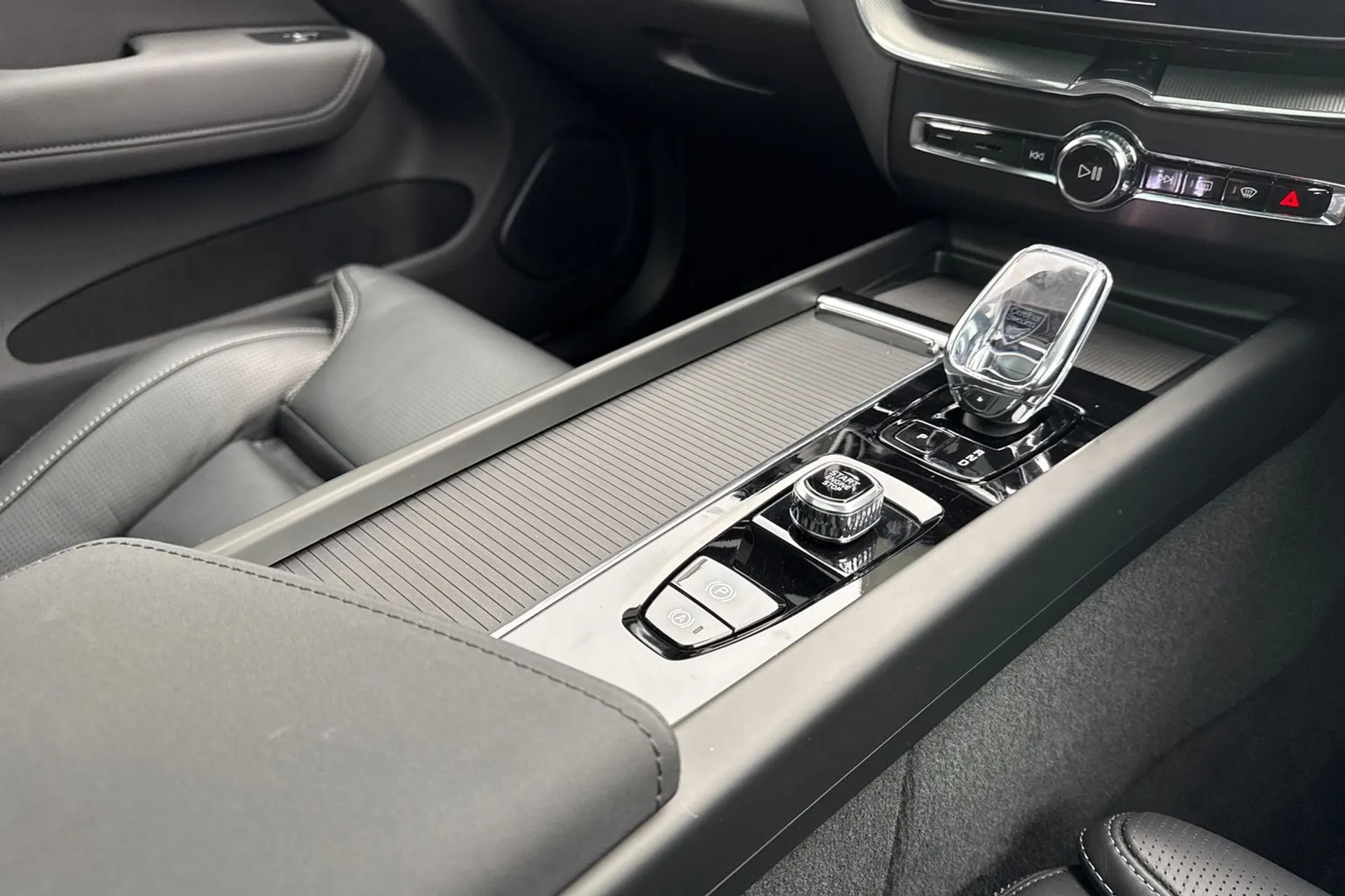 Volvo XC60 thumbnail image number 43