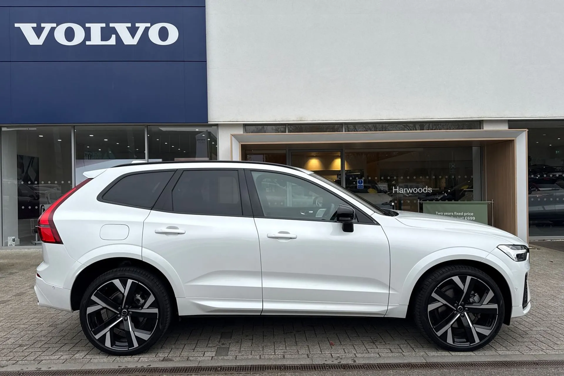 Volvo XC60 thumbnail image number 2
